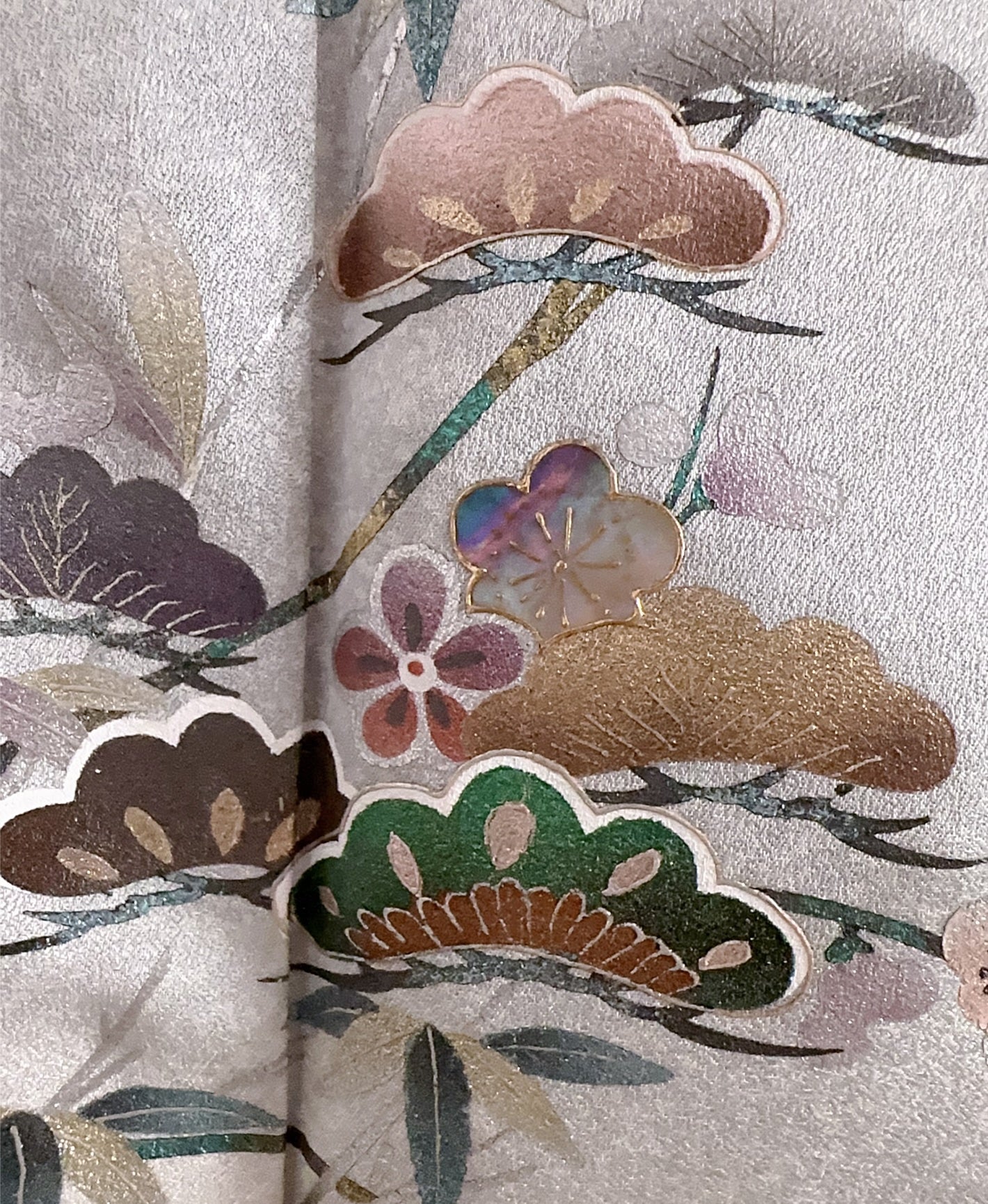 白梅鼠 灰系 暈し染め 螺鈿 松 竹 梅 吉祥花草 訪問着 着物レンタル