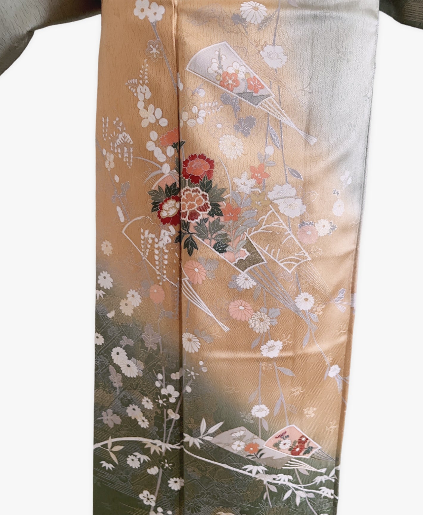 鶸茶 緑系 暈し染め 駒刺繍 金彩 扇面 牡丹 花草 訪問着 着物レンタル