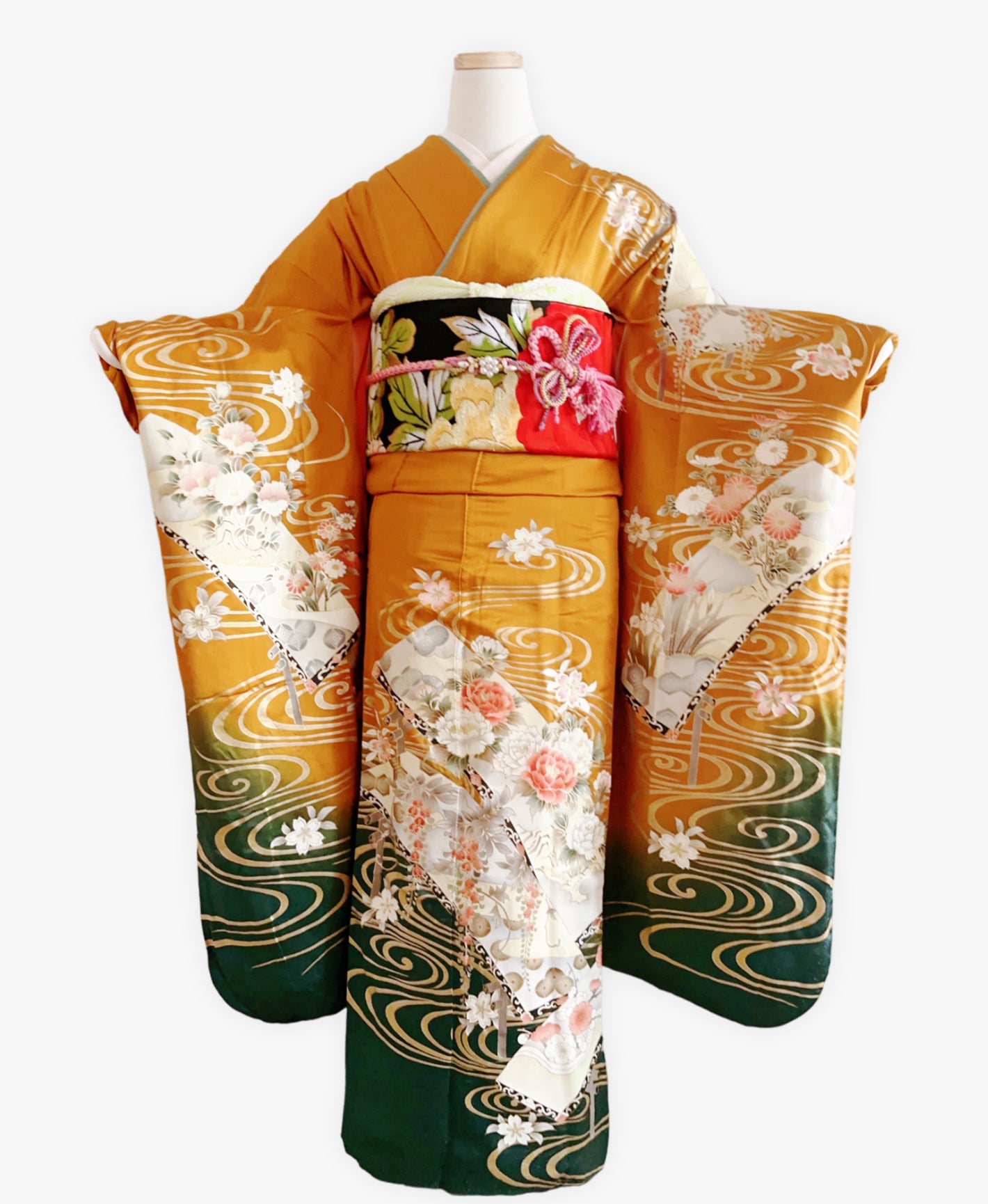 柑子色 黄系 暈し染め 金彩 牡丹 藤 花草 流水 振袖 着物レンタル 成人式振袖