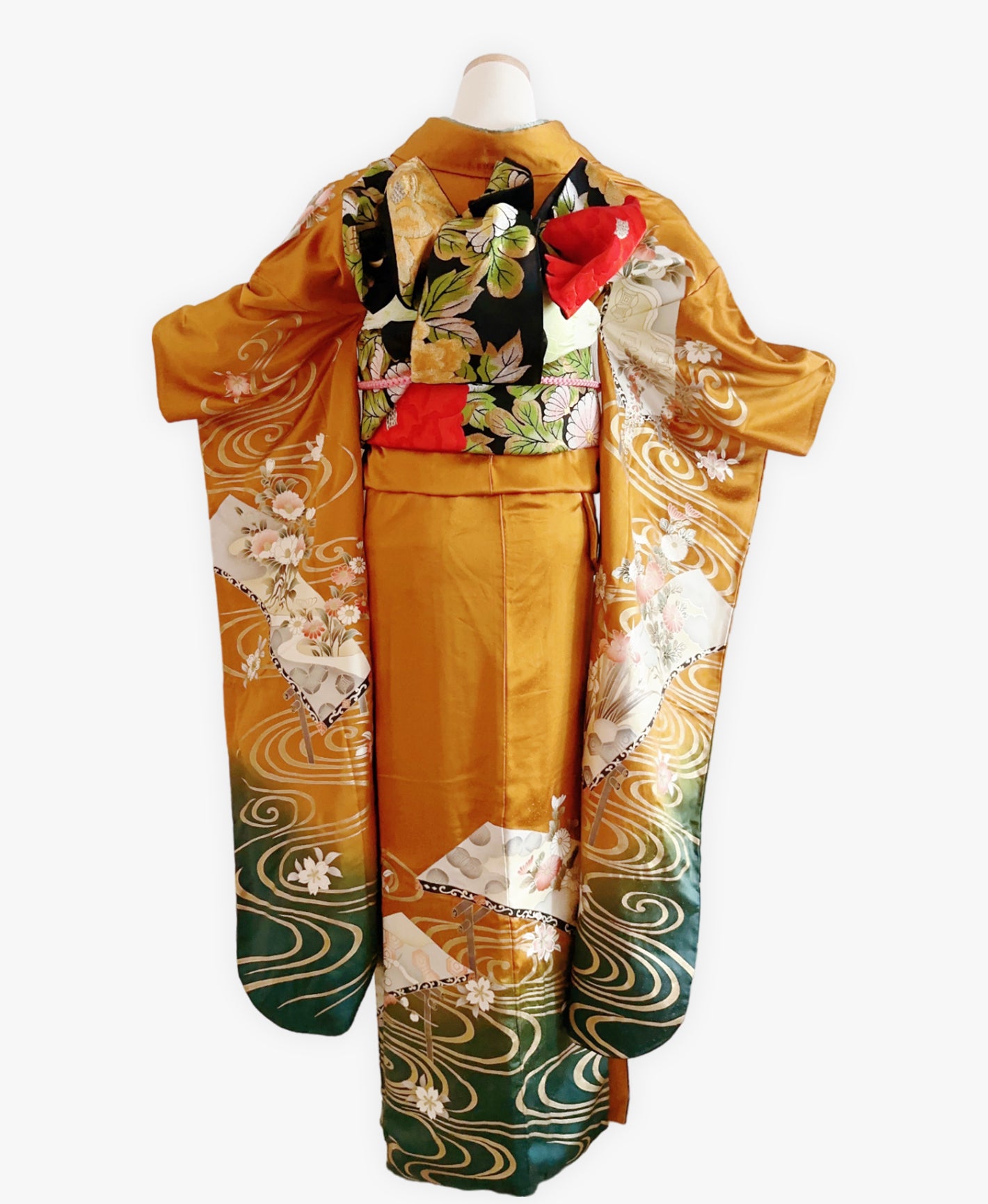 柑子色 黄系 暈し染め 金彩 牡丹 藤 花草 流水 振袖 着物レンタル 成人式振袖