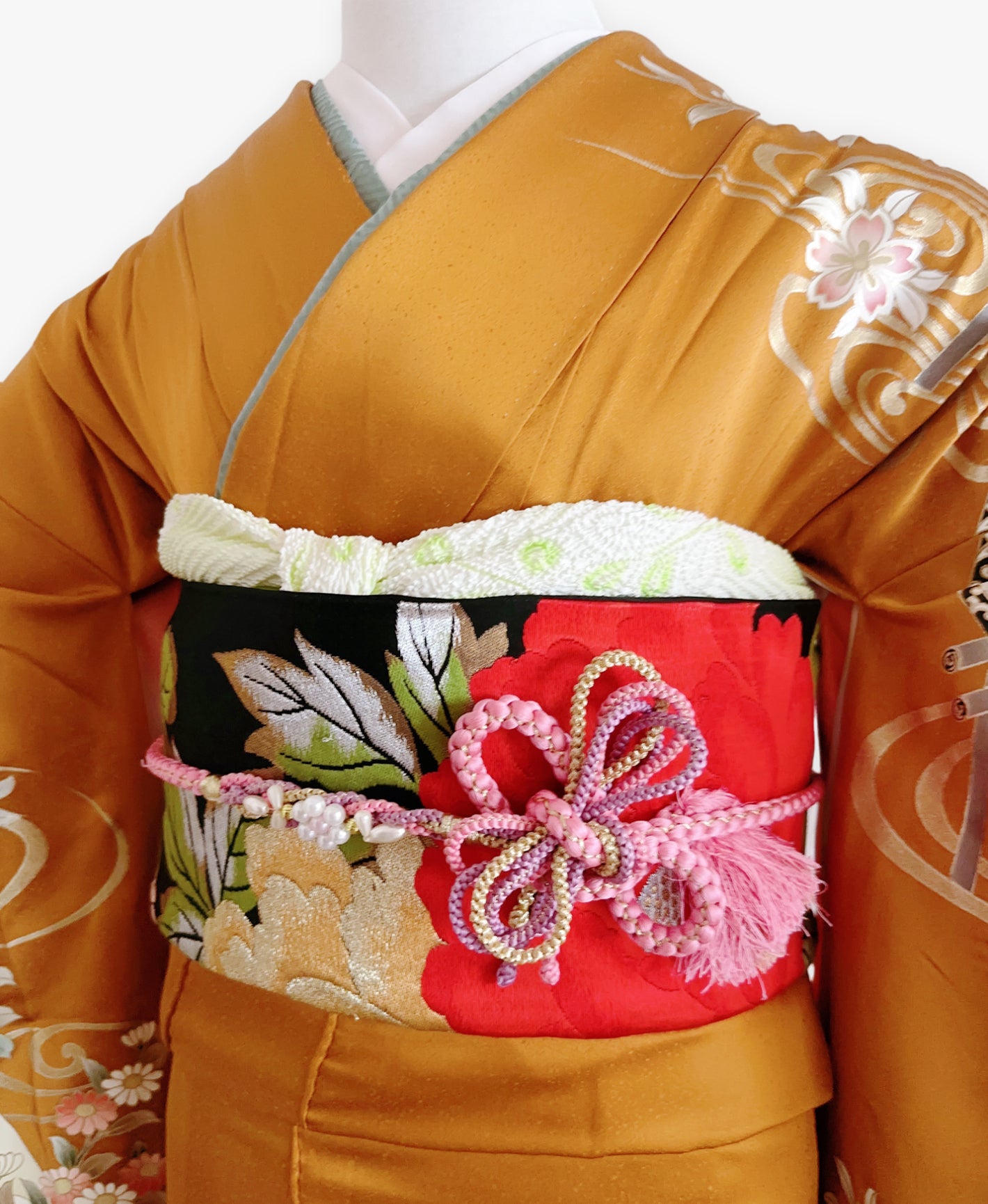 柑子色 黄系 暈し染め 金彩 牡丹 藤 花草 流水 振袖 着物レンタル 成人式振袖