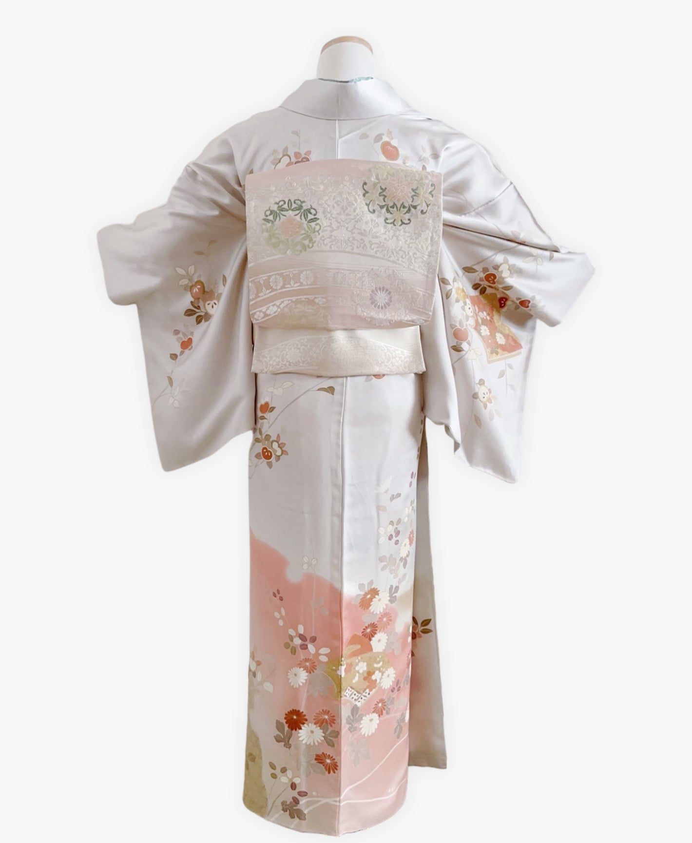 白磁 白系 暈し染め 駒刺繍 金彩 橘 春秋 訪問着 着物レンタル