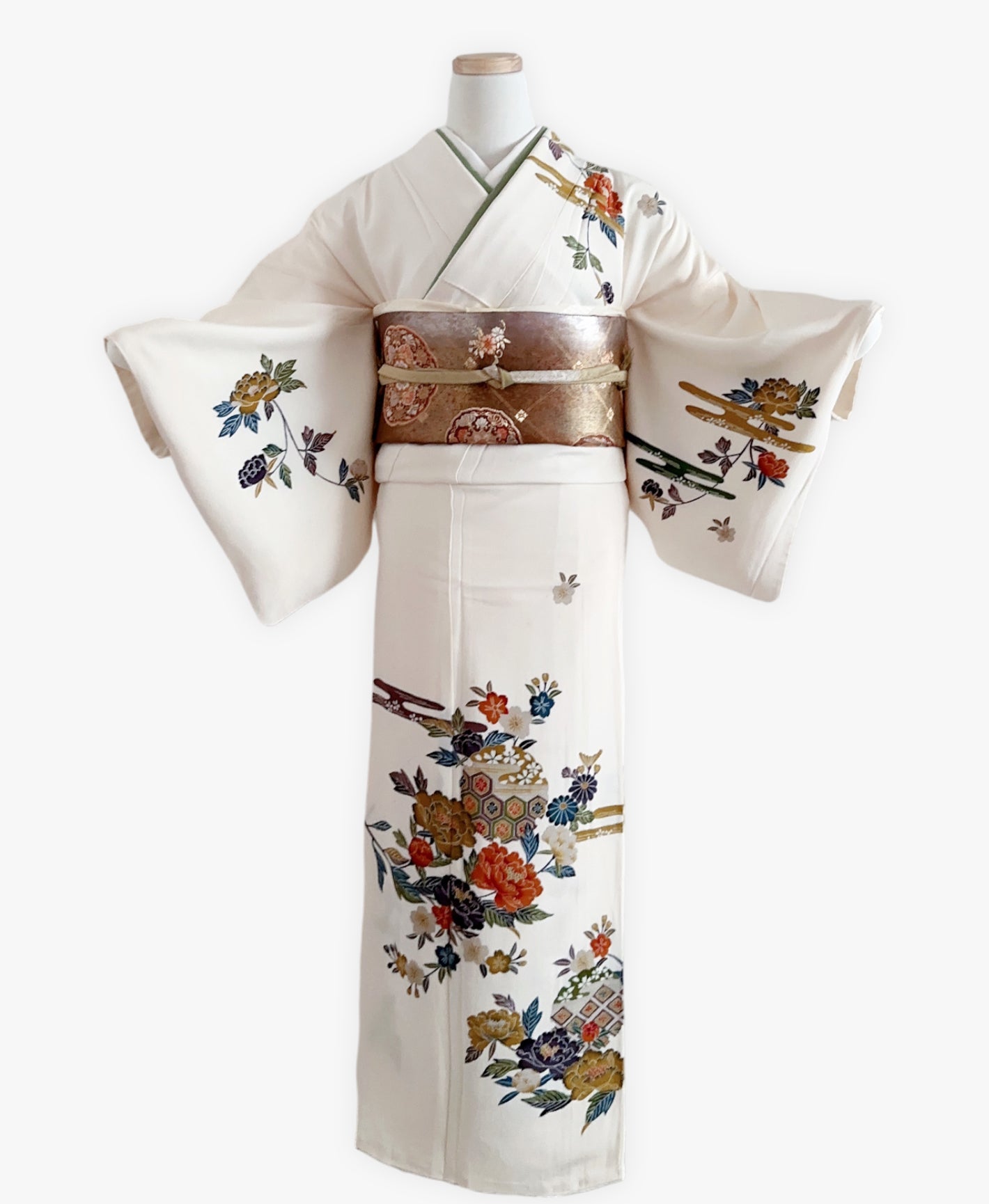 白色 白系 型染め 手描き 牡丹 花草 亀甲 訪問着 着物レンタル