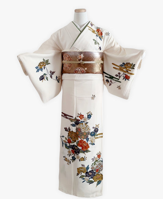 白色 白系 型染め 手描き 牡丹 花草 亀甲 訪問着 着物レンタル