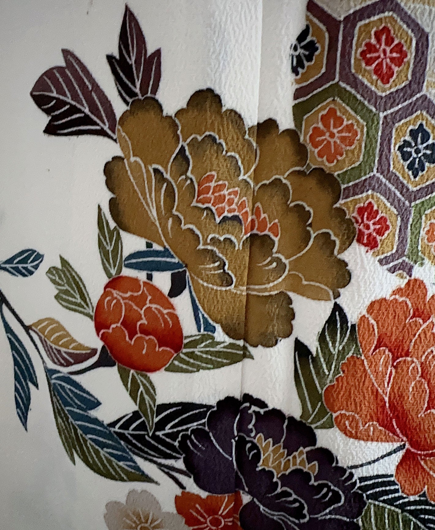 白色 白系 型染め 手描き 牡丹 花草 亀甲 訪問着 着物レンタル