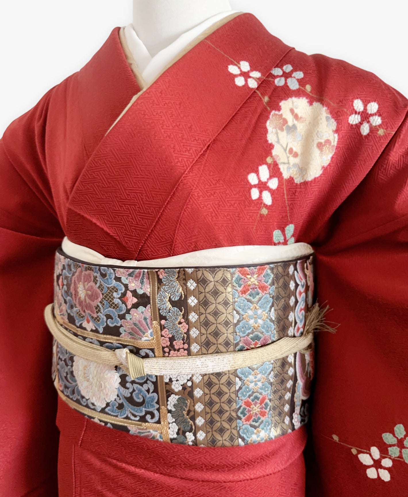 茜色 赤系 駒刺繍 金彩 絞り 雪輪取り 訪問着 着物レンタル