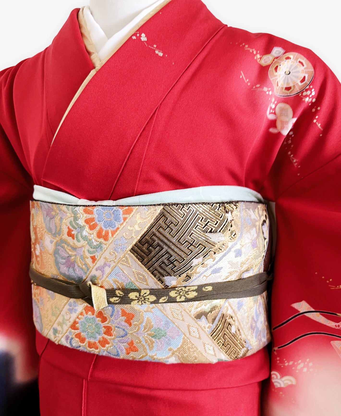 朱緋 赤系 暈し染め 駒刺繍 金彩 御所車 七宝 訪問着 着物レンタル