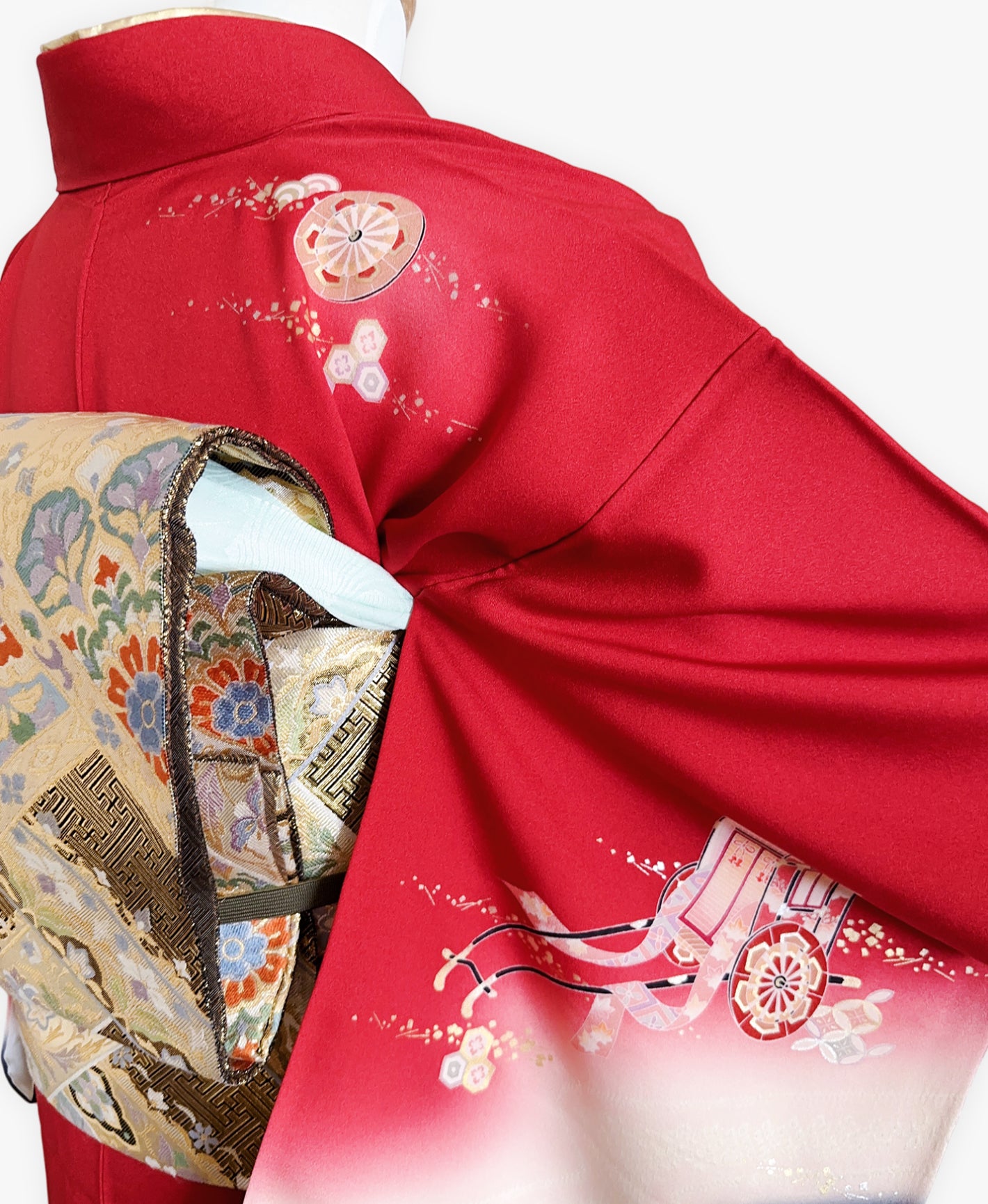 朱緋 赤系 暈し染め 駒刺繍 金彩 御所車 七宝 訪問着 着物レンタル