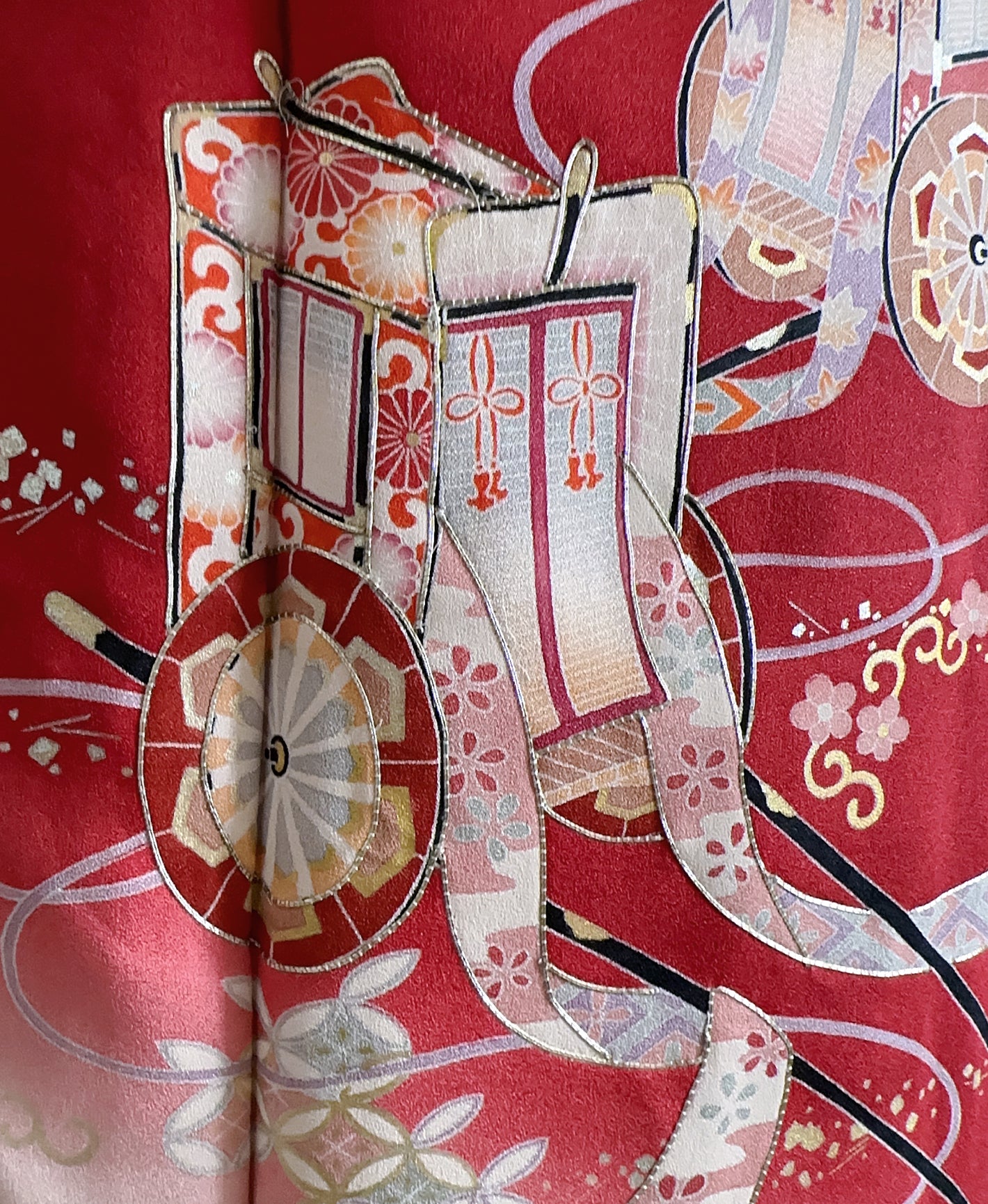 朱緋 赤系 暈し染め 駒刺繍 金彩 御所車 七宝 訪問着 着物レンタル