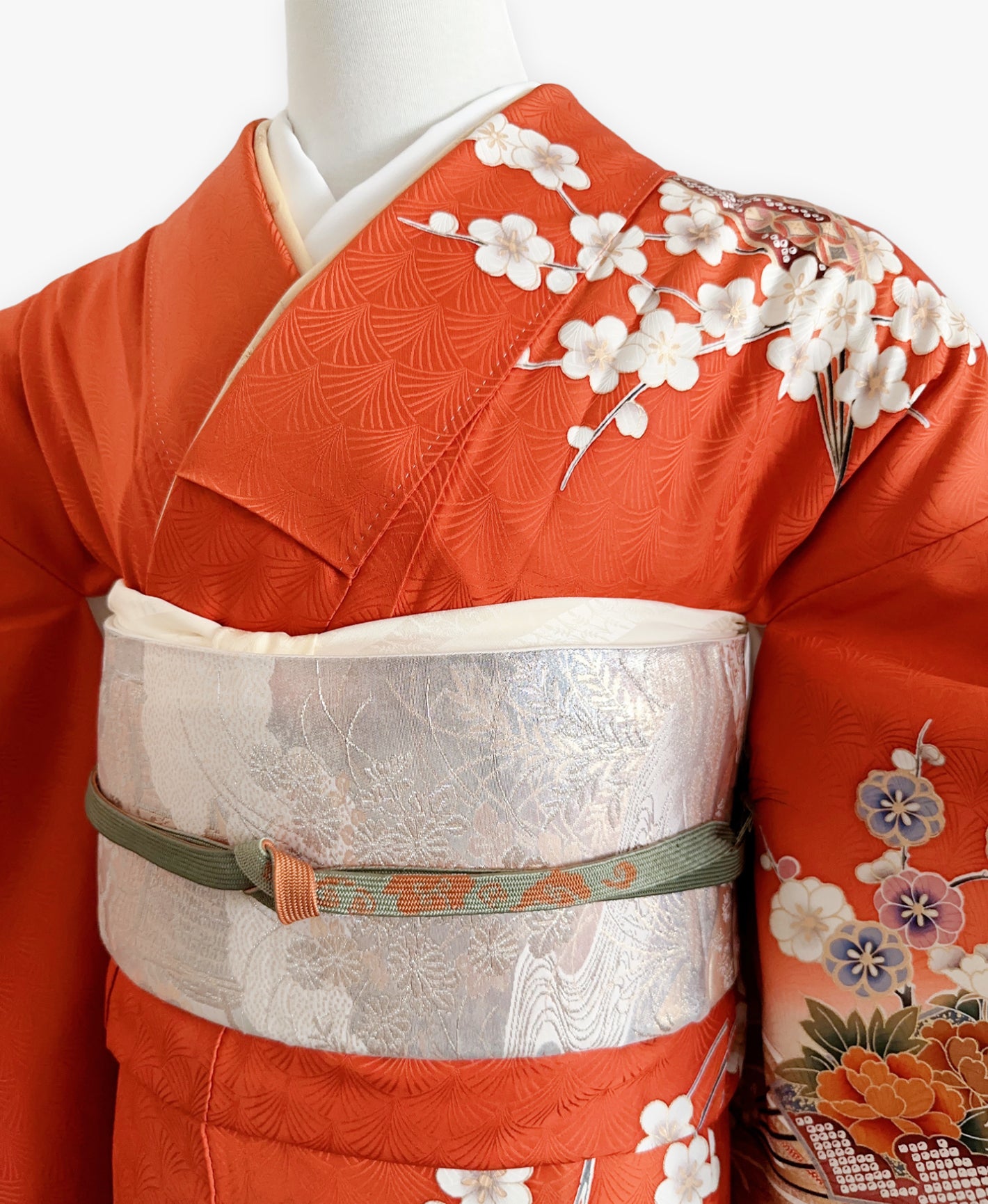 照柿 橙系 暈し染め 駒刺繍 金彩 枝梅 花束 流水 蝶 訪問着 着物レンタル
