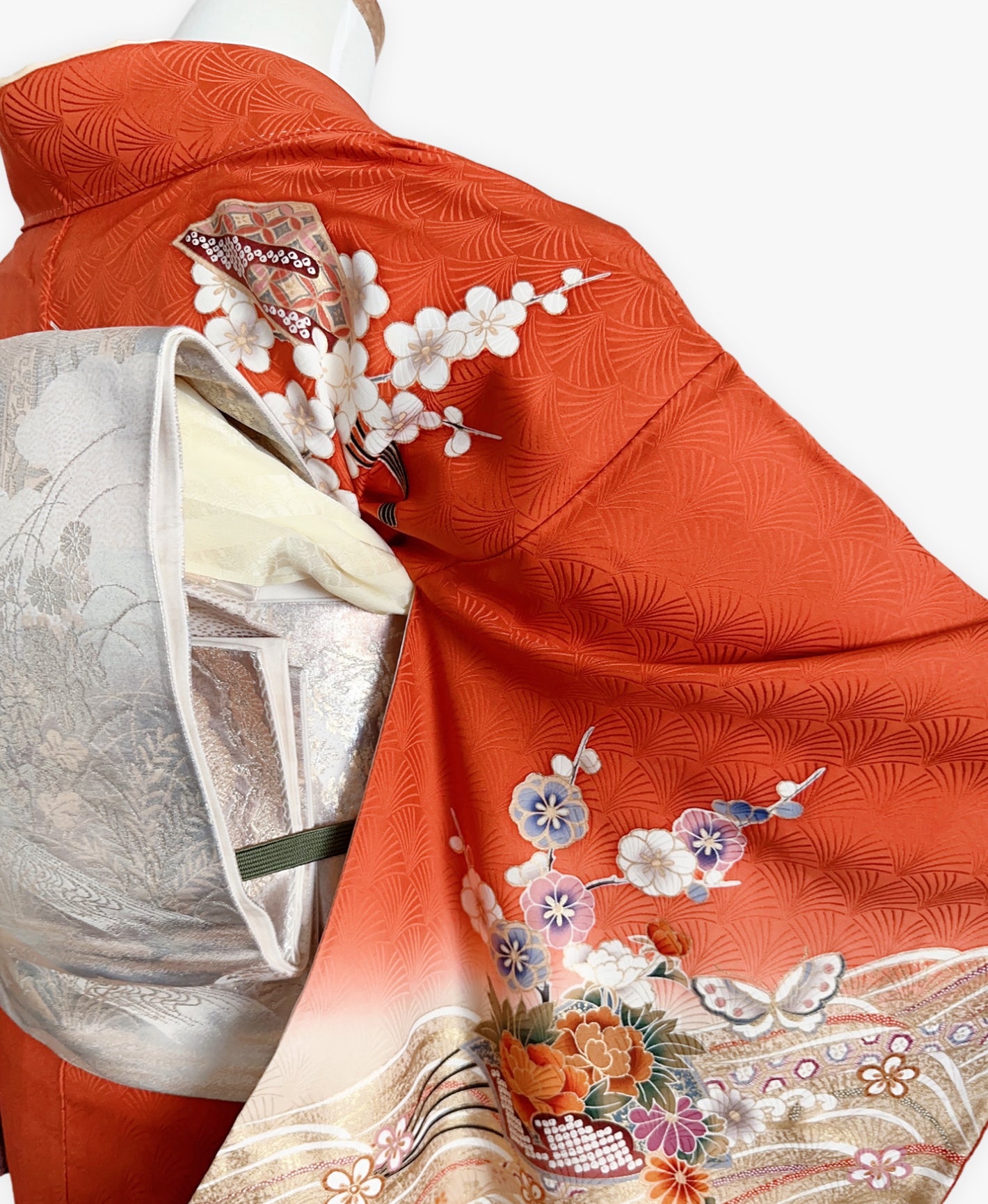 照柿 橙系 暈し染め 駒刺繍 金彩 枝梅 花束 流水 蝶 訪問着 着物レンタル