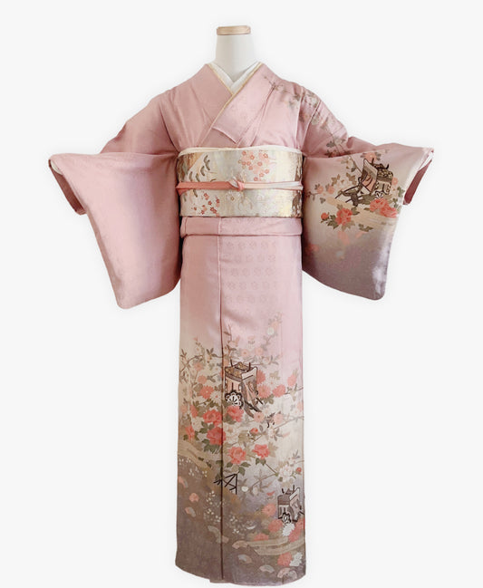 灰桜 ピンク系 暈し染め 駒刺繍 金彩 御所車 花草 訪問着 着物レンタル
