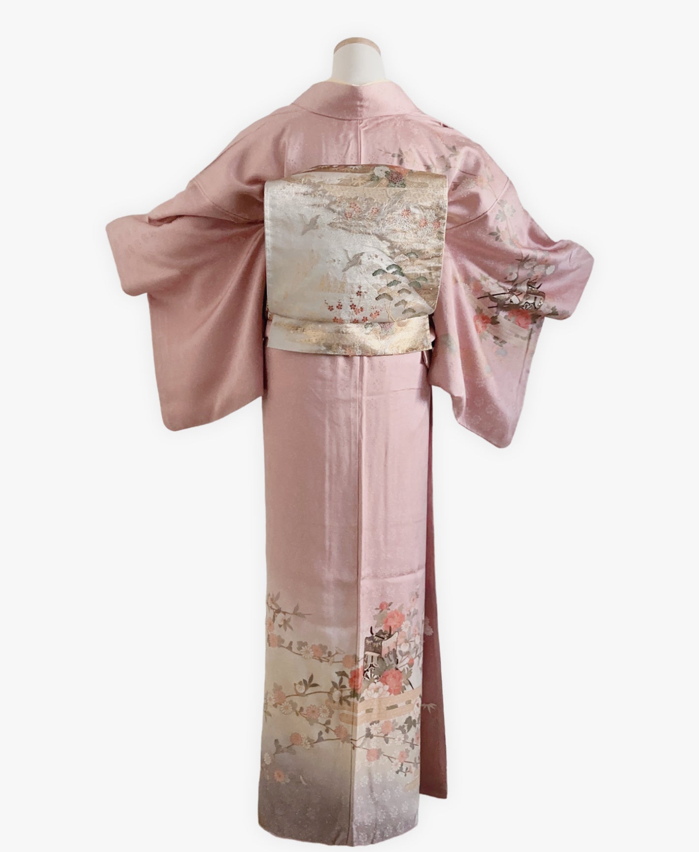 灰桜 ピンク系 暈し染め 駒刺繍 金彩 御所車 花草 訪問着 着物レンタル