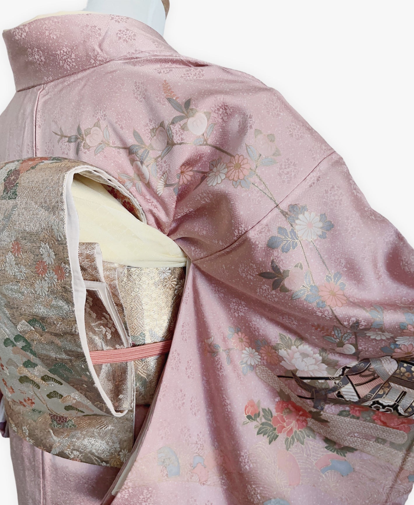 灰桜 ピンク系 暈し染め 駒刺繍 金彩 御所車 花草 訪問着 着物レンタル