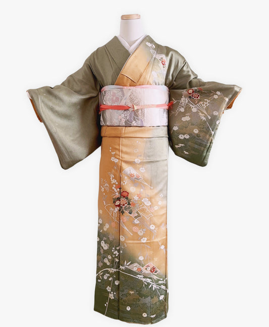 鶸茶 緑系 暈し染め 駒刺繍 金彩 扇面 牡丹 花草 訪問着 着物レンタル
