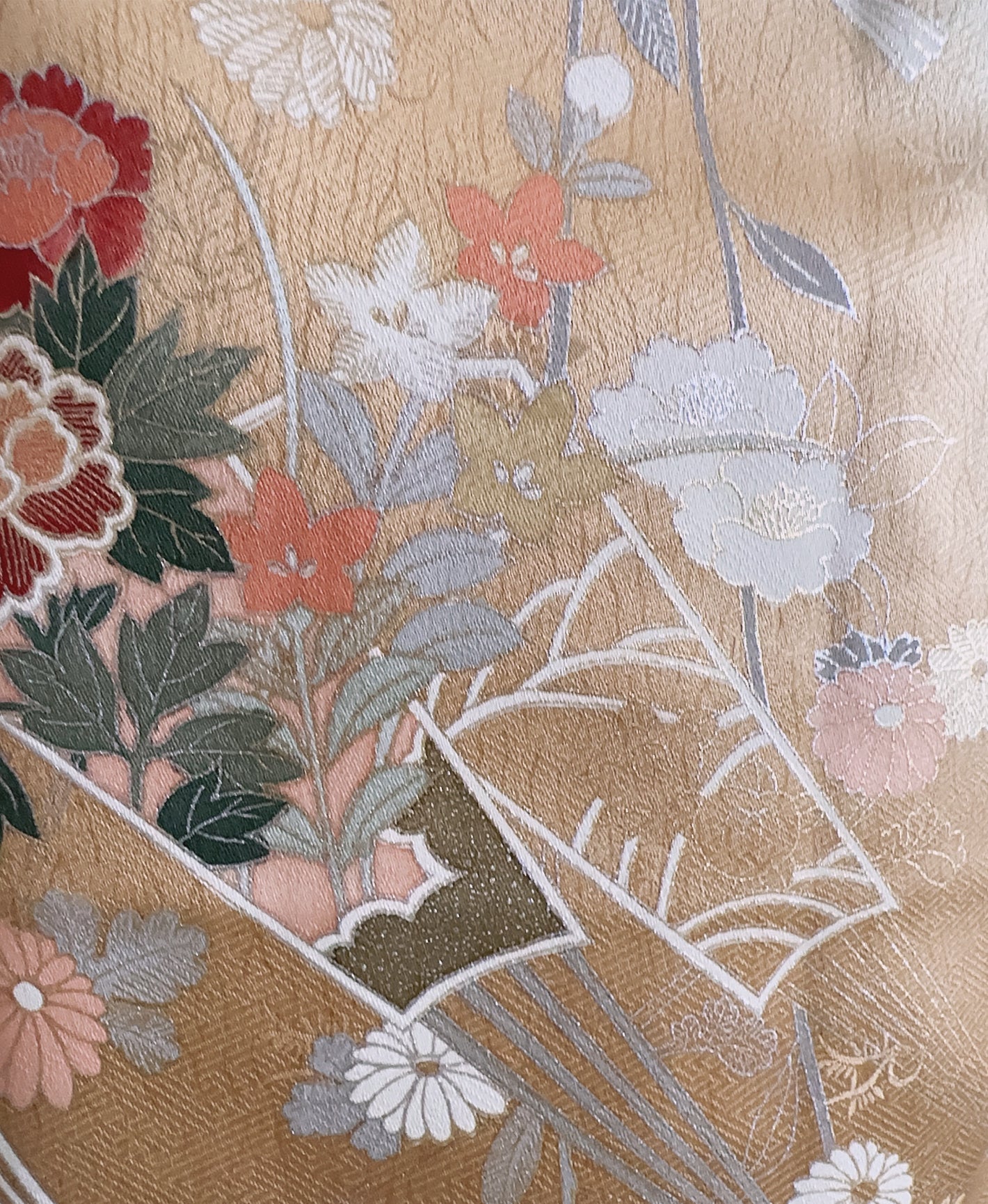 鶸茶 緑系 暈し染め 駒刺繍 金彩 扇面 牡丹 花草 訪問着 着物レンタル