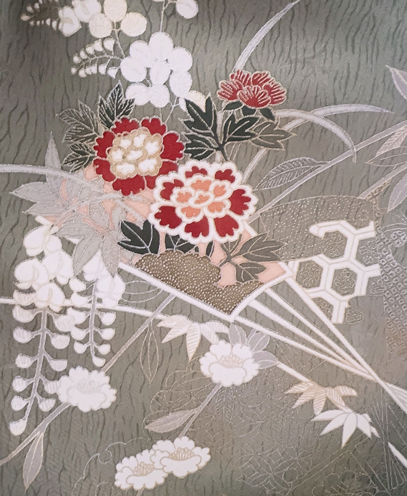 鶸茶 緑系 暈し染め 駒刺繍 金彩 扇面 牡丹 花草 訪問着 着物レンタル