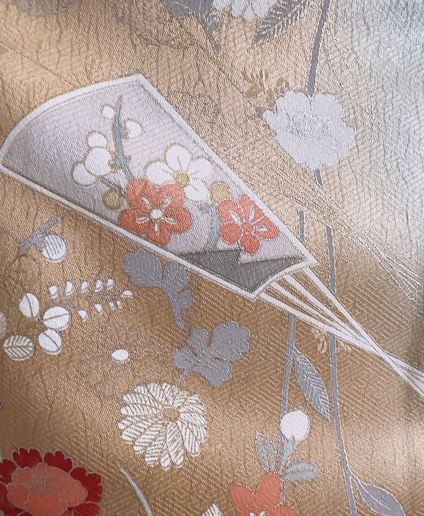 鶸茶 緑系 暈し染め 駒刺繍 金彩 扇面 牡丹 花草 訪問着 着物レンタル