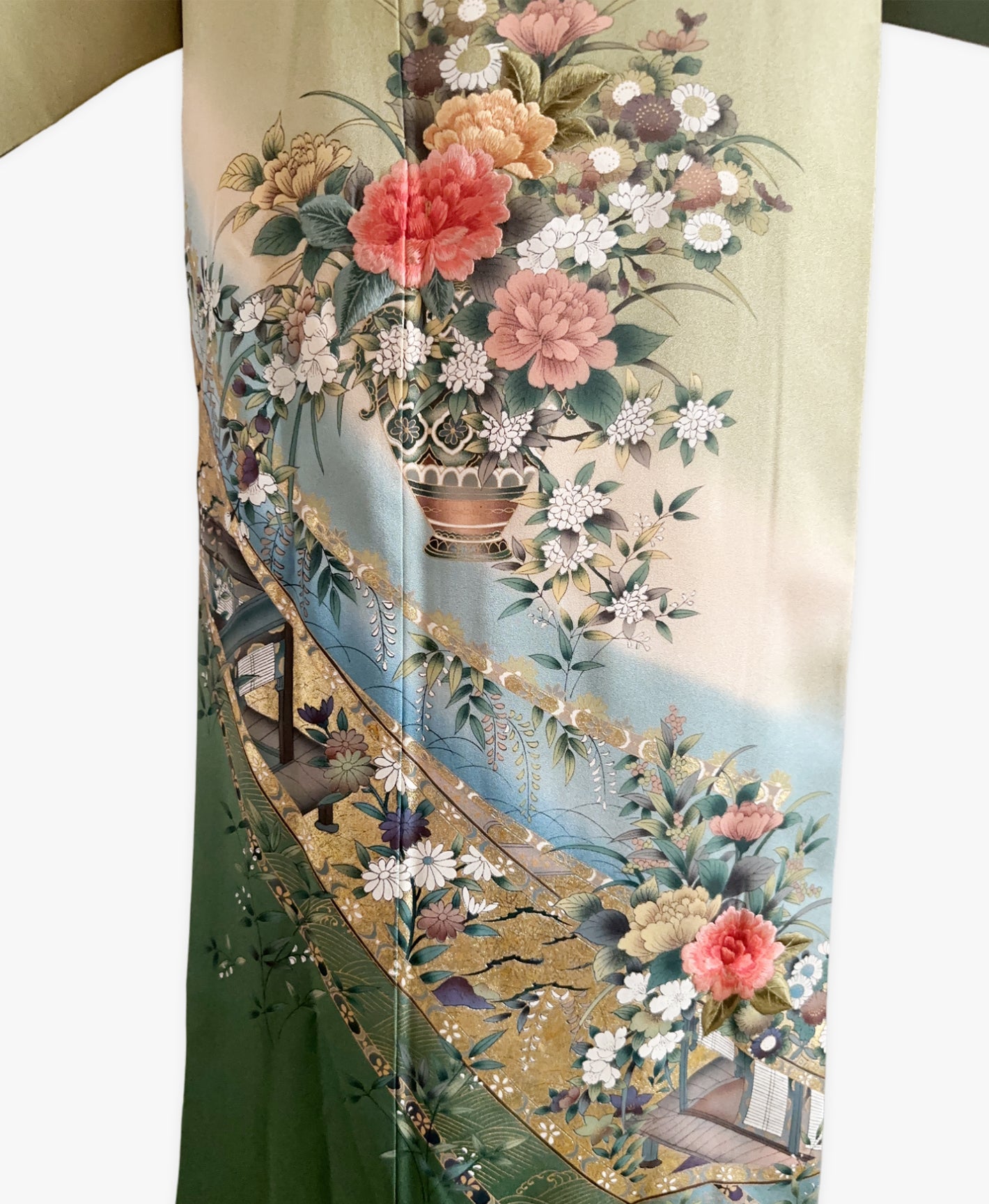 若葉色 緑系 暈し染め 駒刺繍 金彩 牡丹 花瓶 熨斗 訪問着 着物レンタル