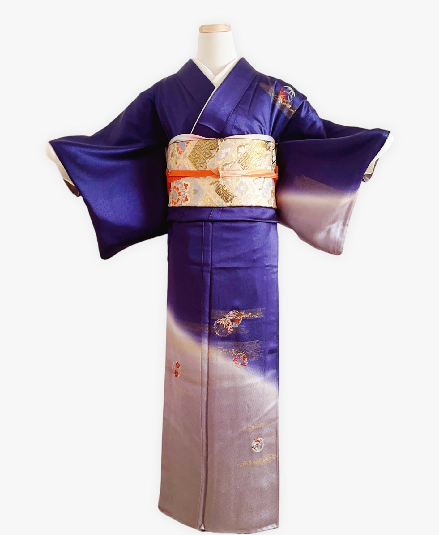紅桔梗 紫系 暈し染め 駒刺繍 金彩 花草 雪輪 訪問着 着物レンタル