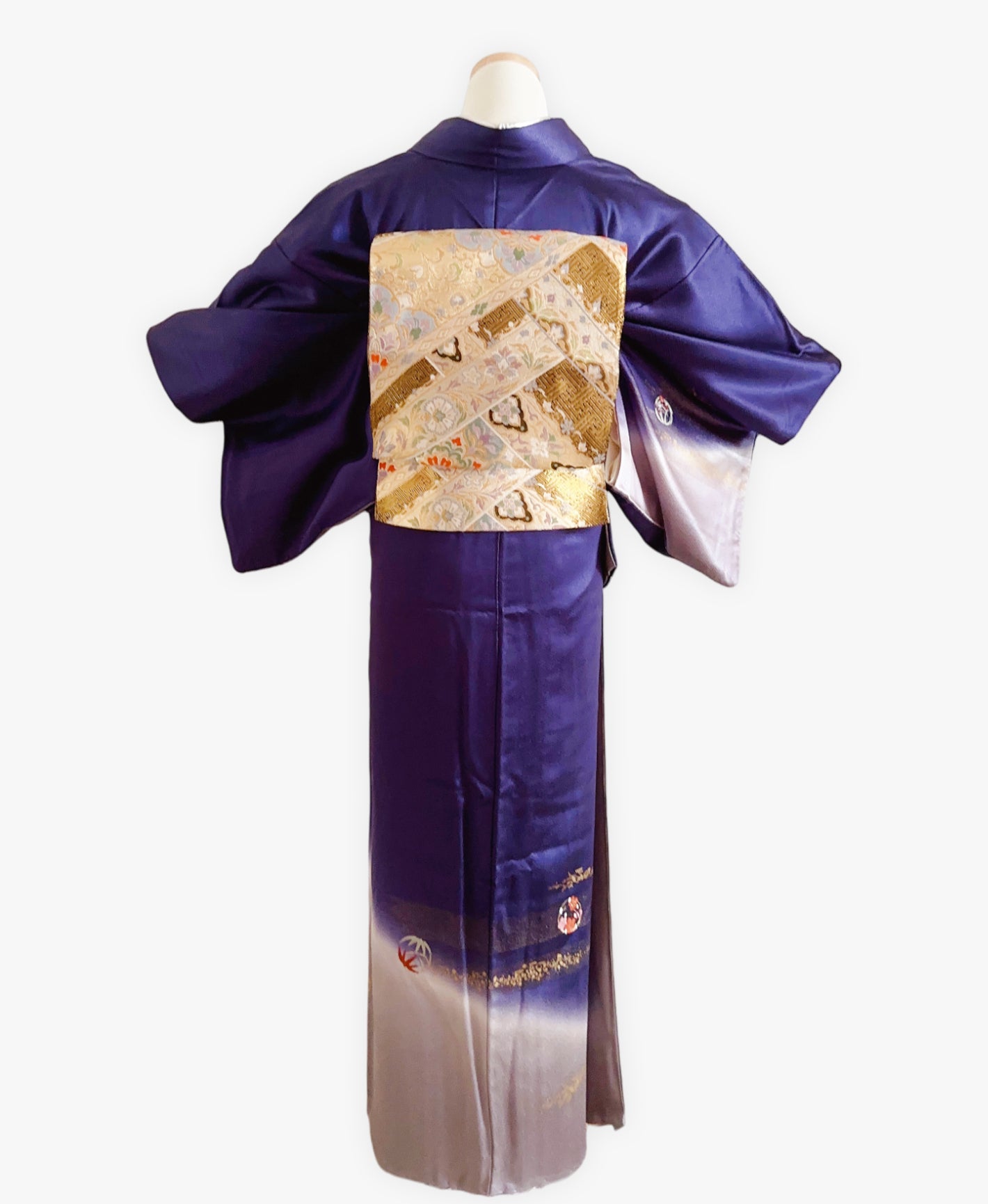 紅桔梗 紫系 暈し染め 駒刺繍 金彩 花草 雪輪 訪問着 着物レンタル