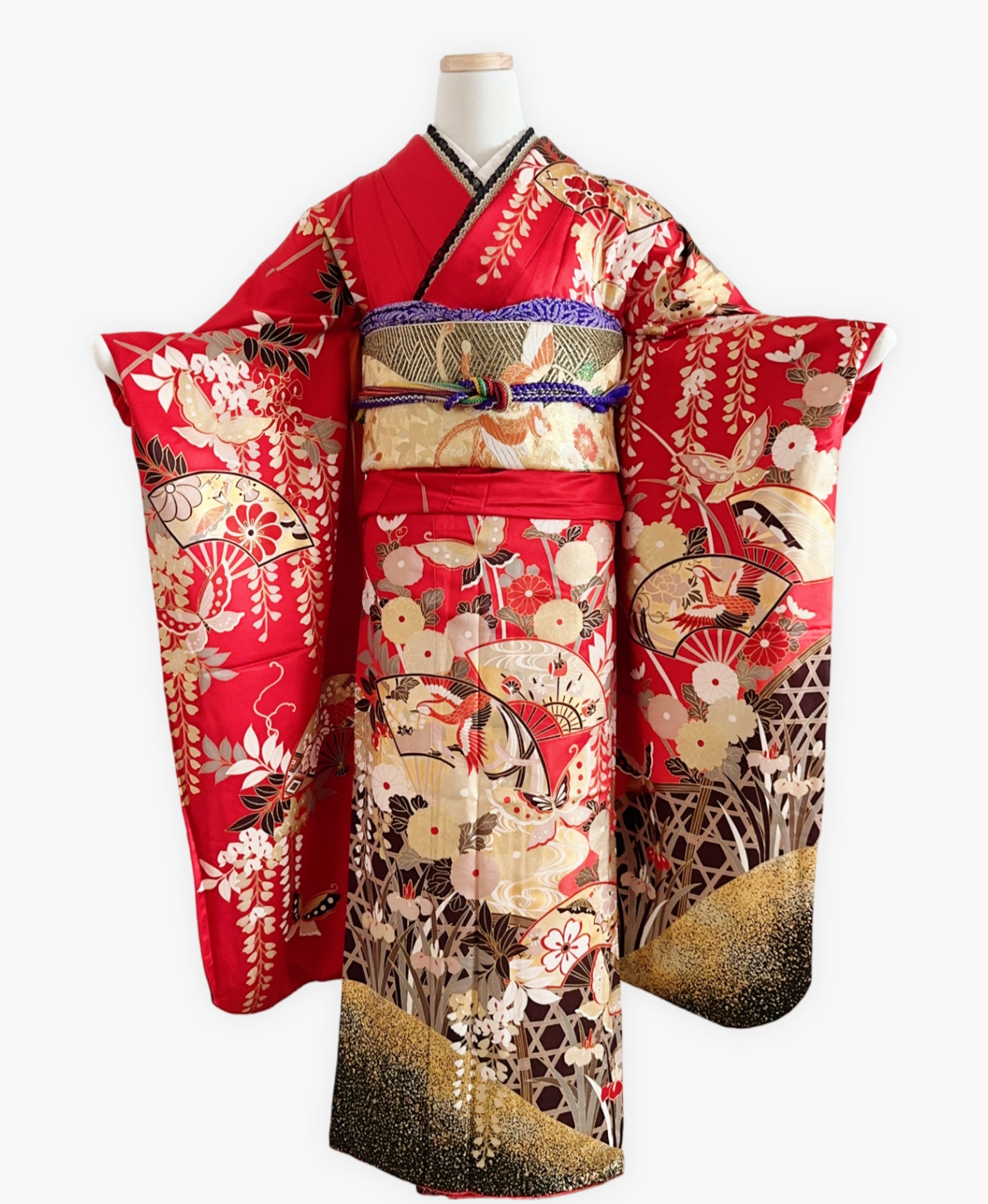 茜色 赤系 暈し染め 駒刺繍 金彩 春秋 蝶 花草 扇 鳳凰振袖 着物レンタル 成人式振袖