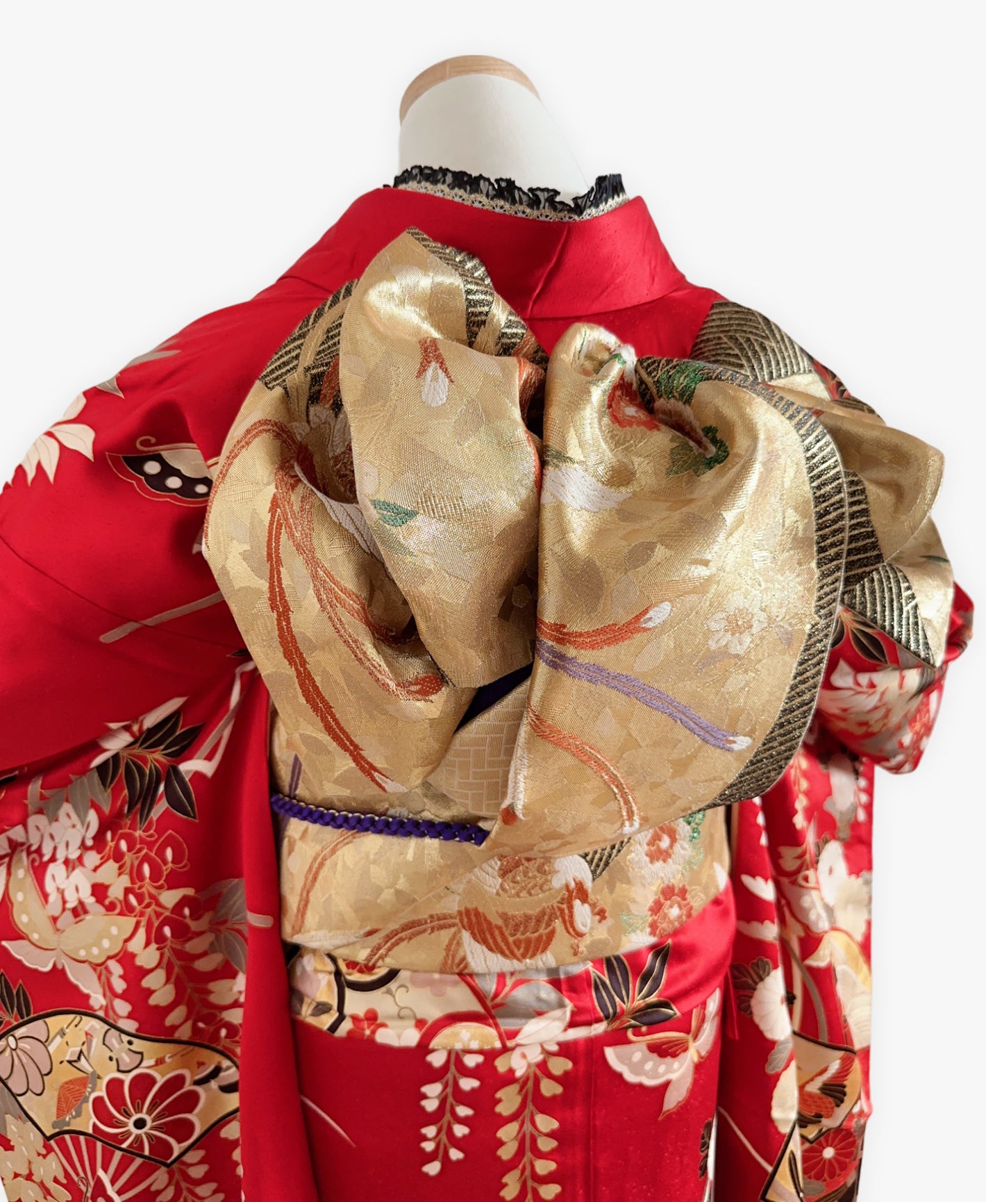 茜色 赤系 暈し染め 駒刺繍 金彩 春秋 蝶 花草 扇 鳳凰振袖 着物レンタル 成人式振袖
