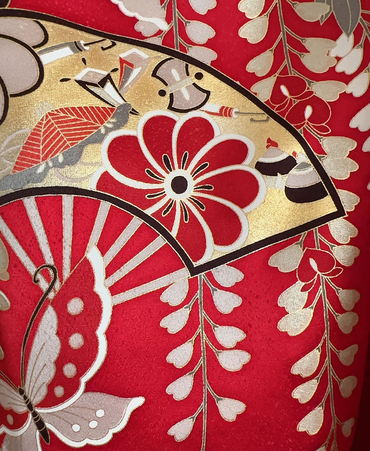 茜色 赤系 暈し染め 駒刺繍 金彩 春秋 蝶 花草 扇 鳳凰振袖 着物レンタル 成人式振袖