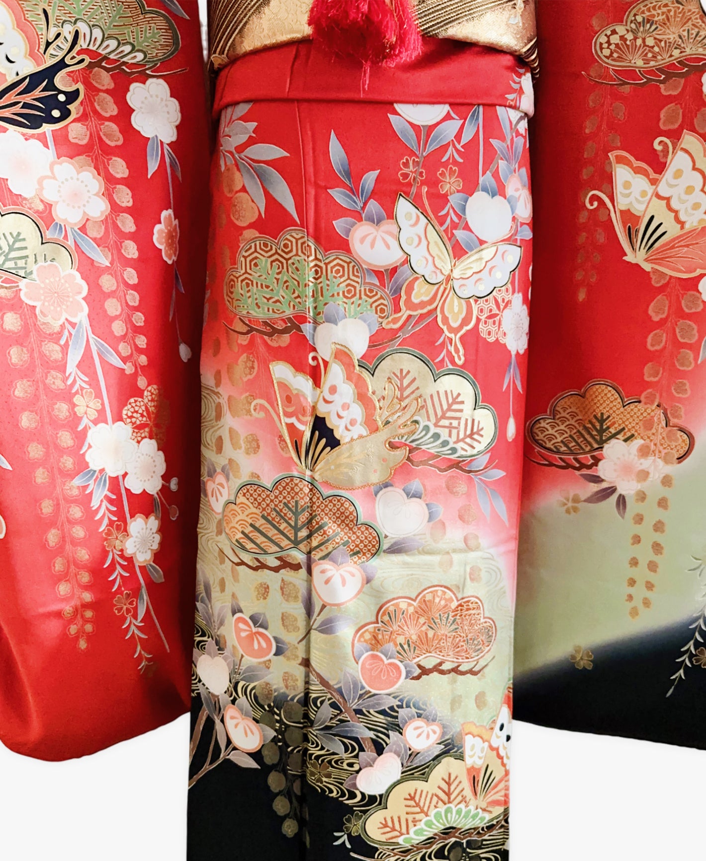 猩々緋 赤系 暈し染め 駒刺繍 金彩 藤 松 桜 蝶 花草 振袖 着物レンタル 成人式振袖