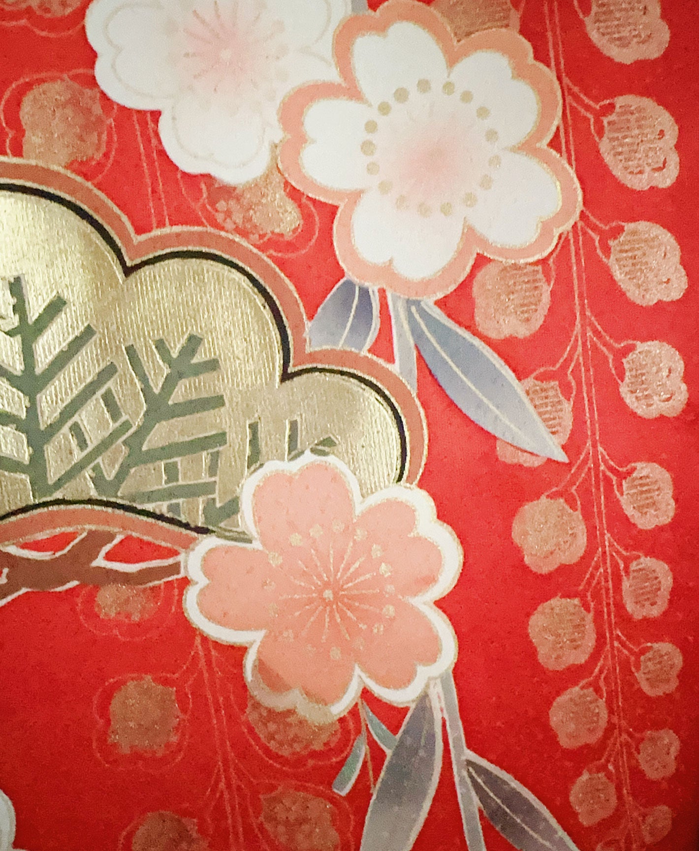 猩々緋 赤系 暈し染め 駒刺繍 金彩 藤 松 桜 蝶 花草 振袖 着物レンタル