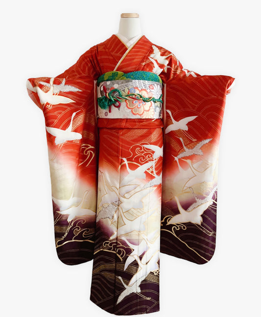 赤丹 赤系 暈し染め 駒刺繍 金彩 波頭 飛鶴 振袖 着物レンタル 成人式振袖