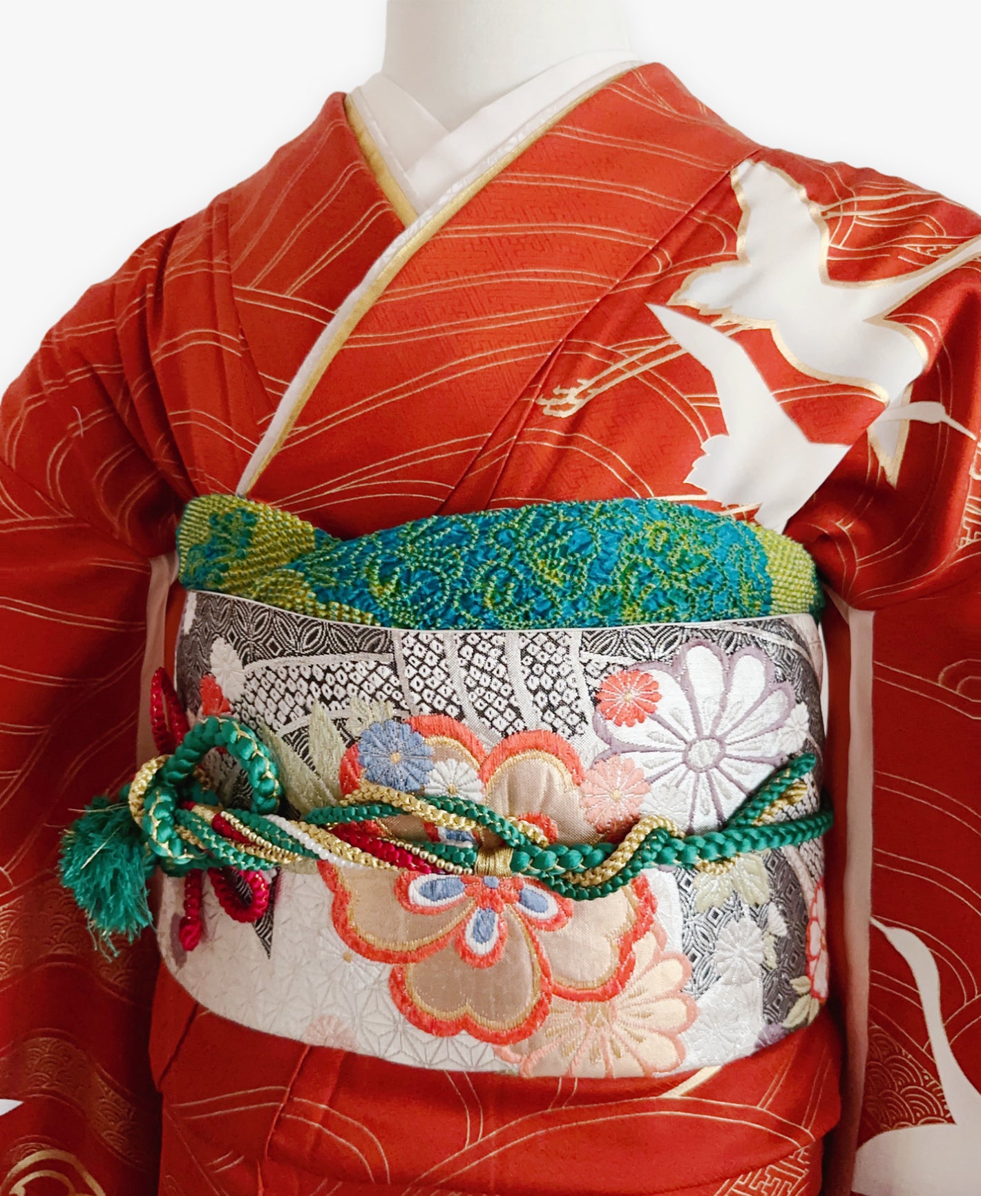 赤丹 赤系 暈し染め 駒刺繍 金彩 波頭 飛鶴 振袖 着物レンタル 成人式振袖