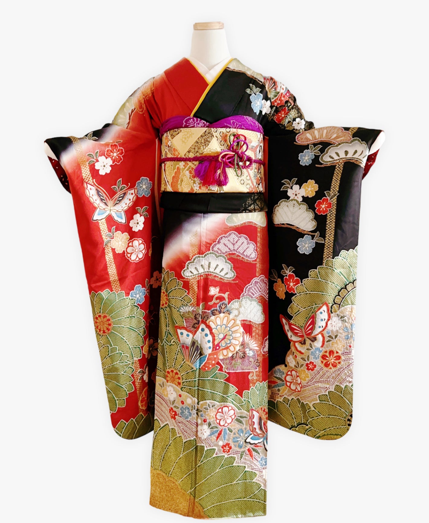紅海老茶 赤系 暈し染め 駒刺繍 金彩 絞り 松 桜 蝶 振袖 着物レンタル 成人式振袖