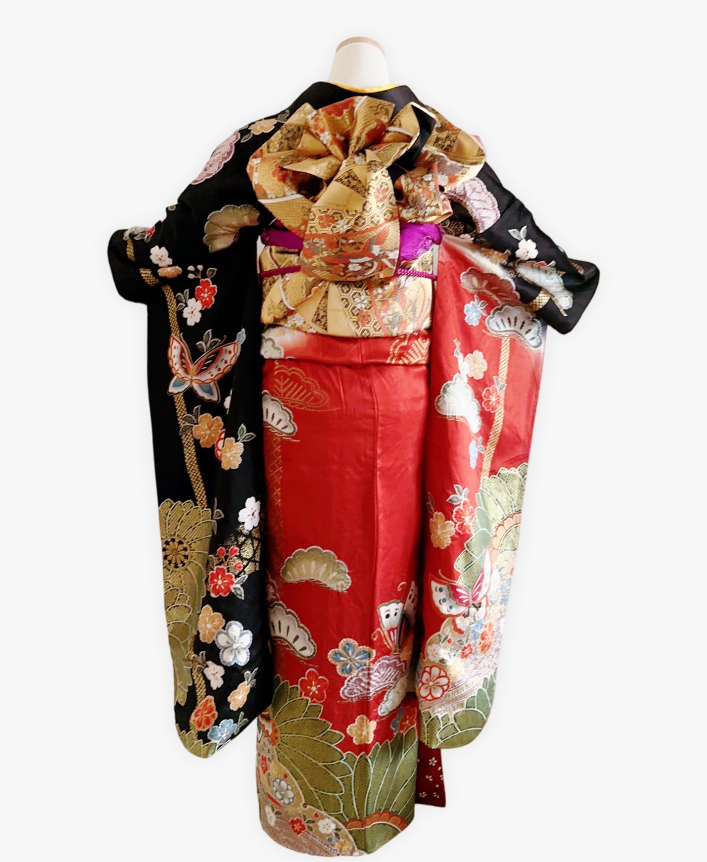 紅海老茶 赤系 暈し染め 駒刺繍 金彩 絞り 松 桜 蝶 振袖 着物レンタル 成人式振袖