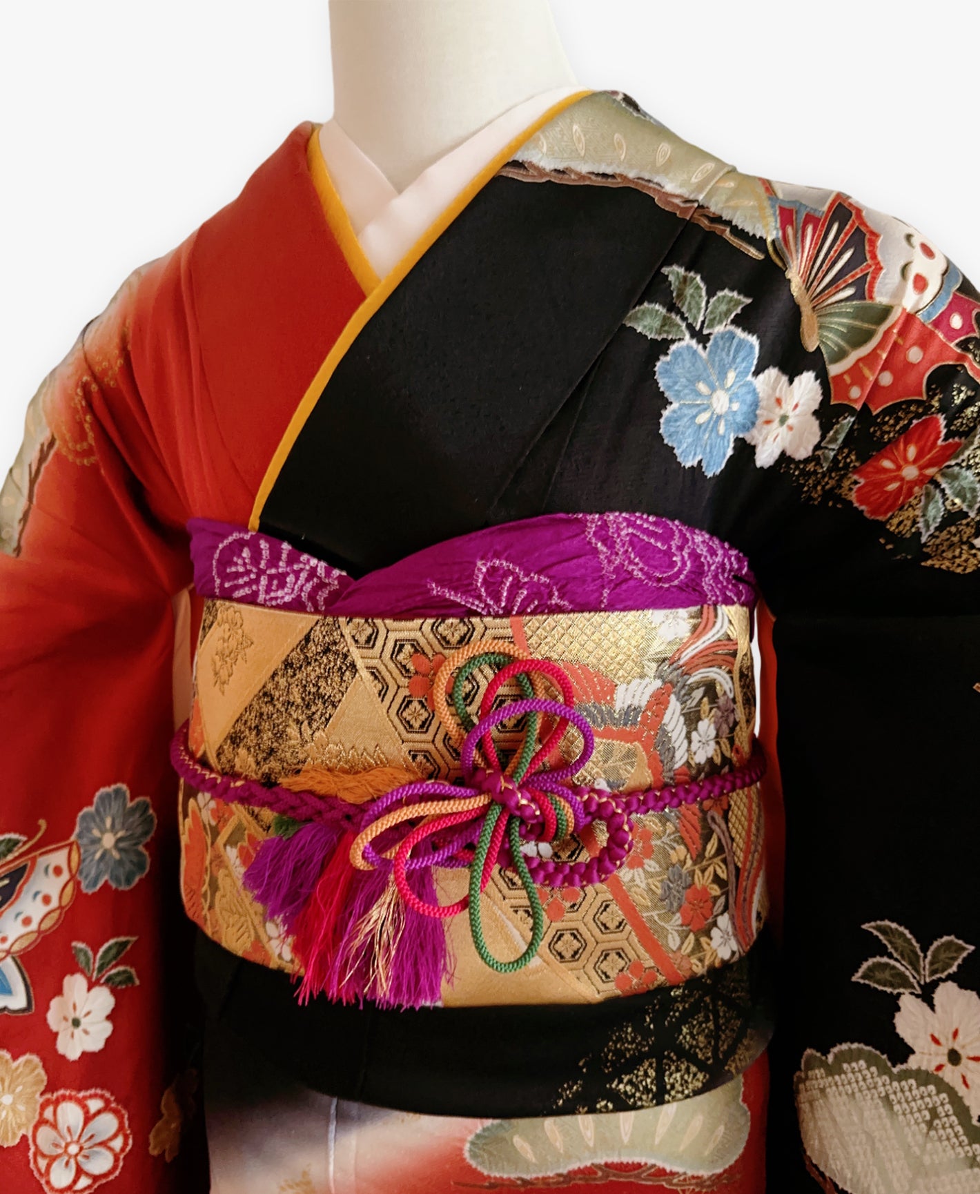 紅海老茶 赤系 暈し染め 駒刺繍 金彩 絞り 松 桜 蝶 振袖 着物レンタル 成人式振袖