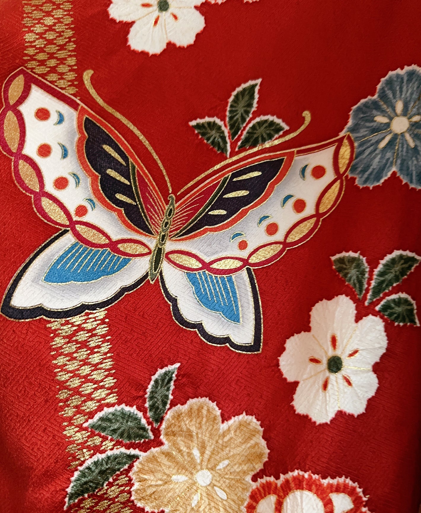 紅海老茶 赤系 暈し染め 駒刺繍 金彩 絞り 松 桜 蝶 振袖 着物レンタル 成人式振袖