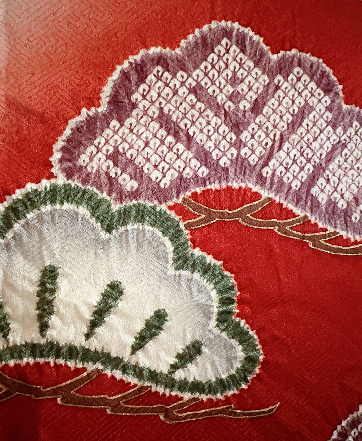 紅海老茶 赤系 暈し染め 駒刺繍 金彩 絞り 松 桜 蝶 振袖 着物レンタル 成人式振袖