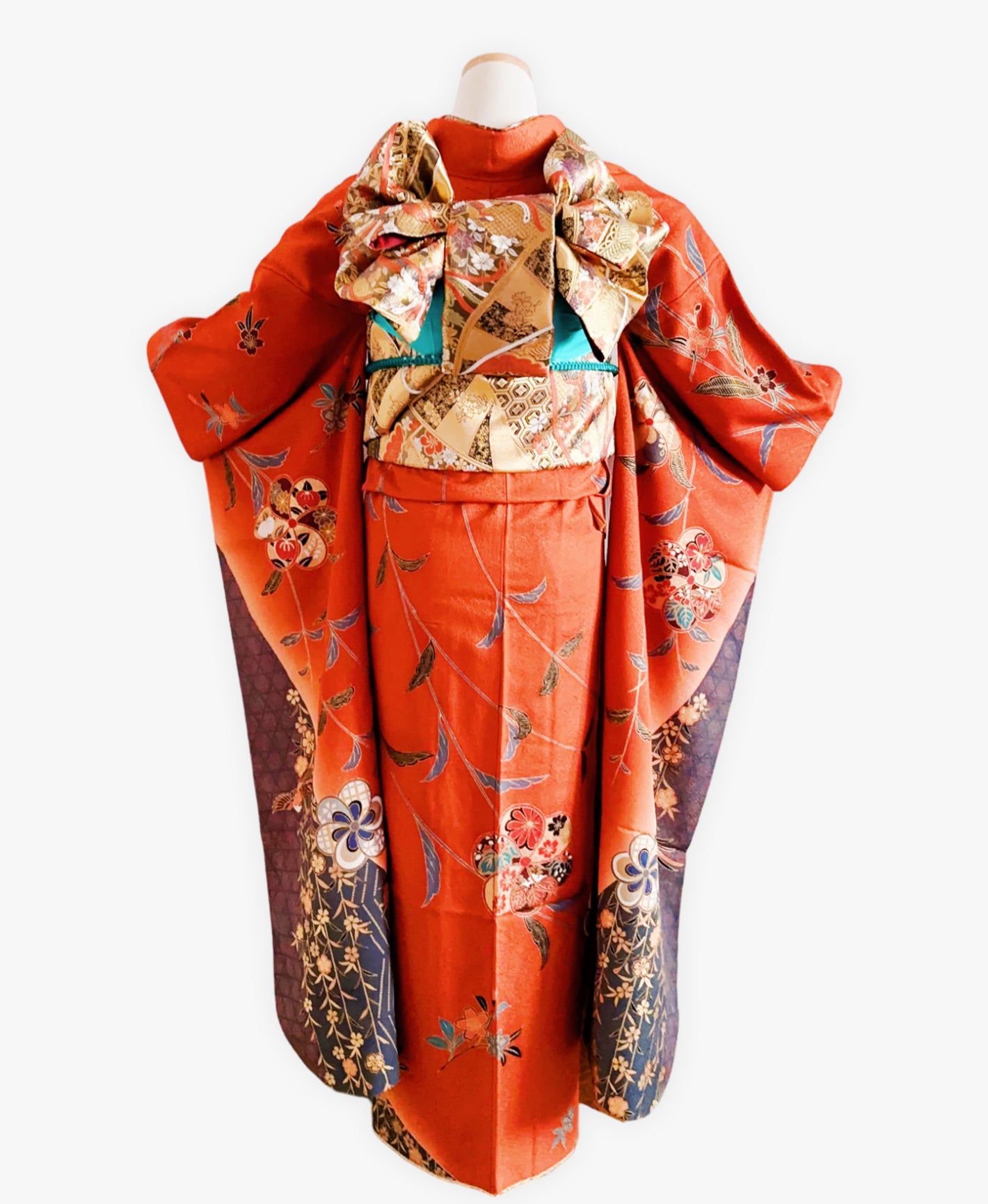 緋色 赤系 暈し染め 駒刺繍 金彩 鳳凰 枝垂れ桜 振袖 着物レンタル