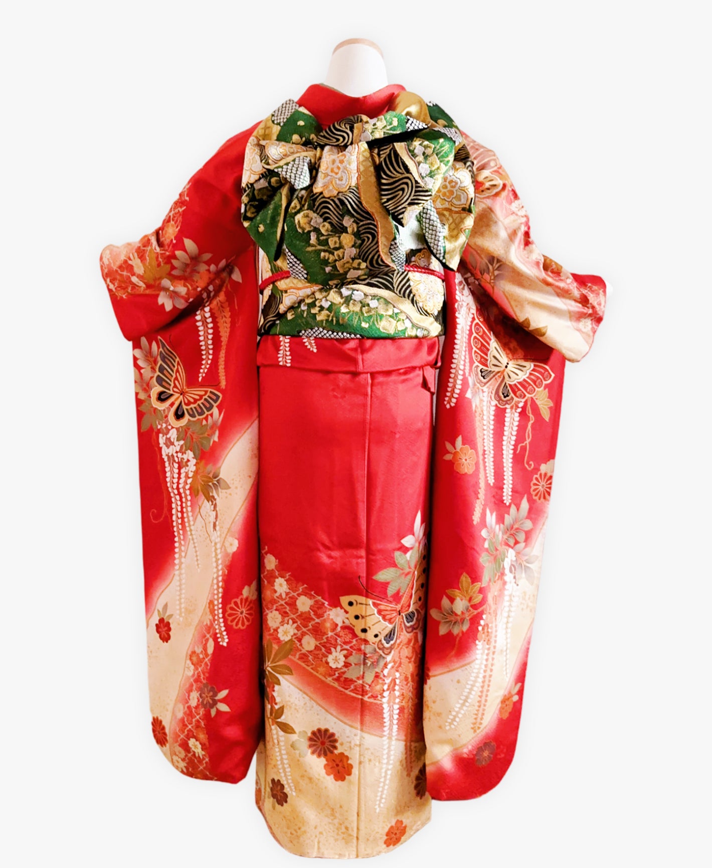 紅緋 赤系 暈し染め 駒刺繍 金彩 藤 蝶 花草 振袖 着物レンタル 成人式振袖