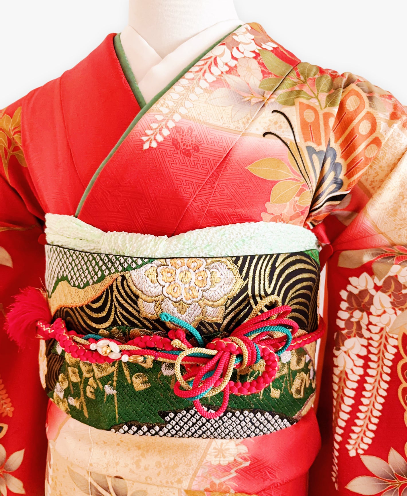 紅緋 赤系 暈し染め 駒刺繍 金彩 藤 蝶 花草 振袖 着物レンタル 成人式振袖