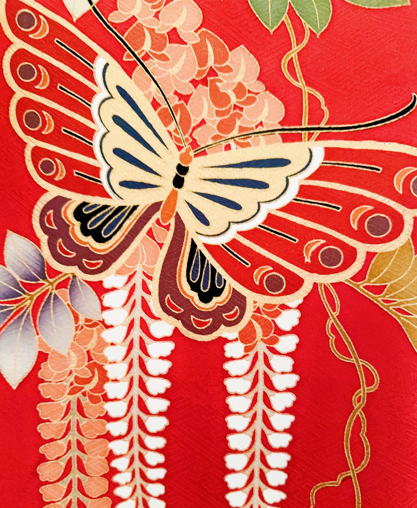 紅緋 赤系 暈し染め 駒刺繍 金彩 藤 蝶 花草 振袖 着物レンタル 成人式振袖