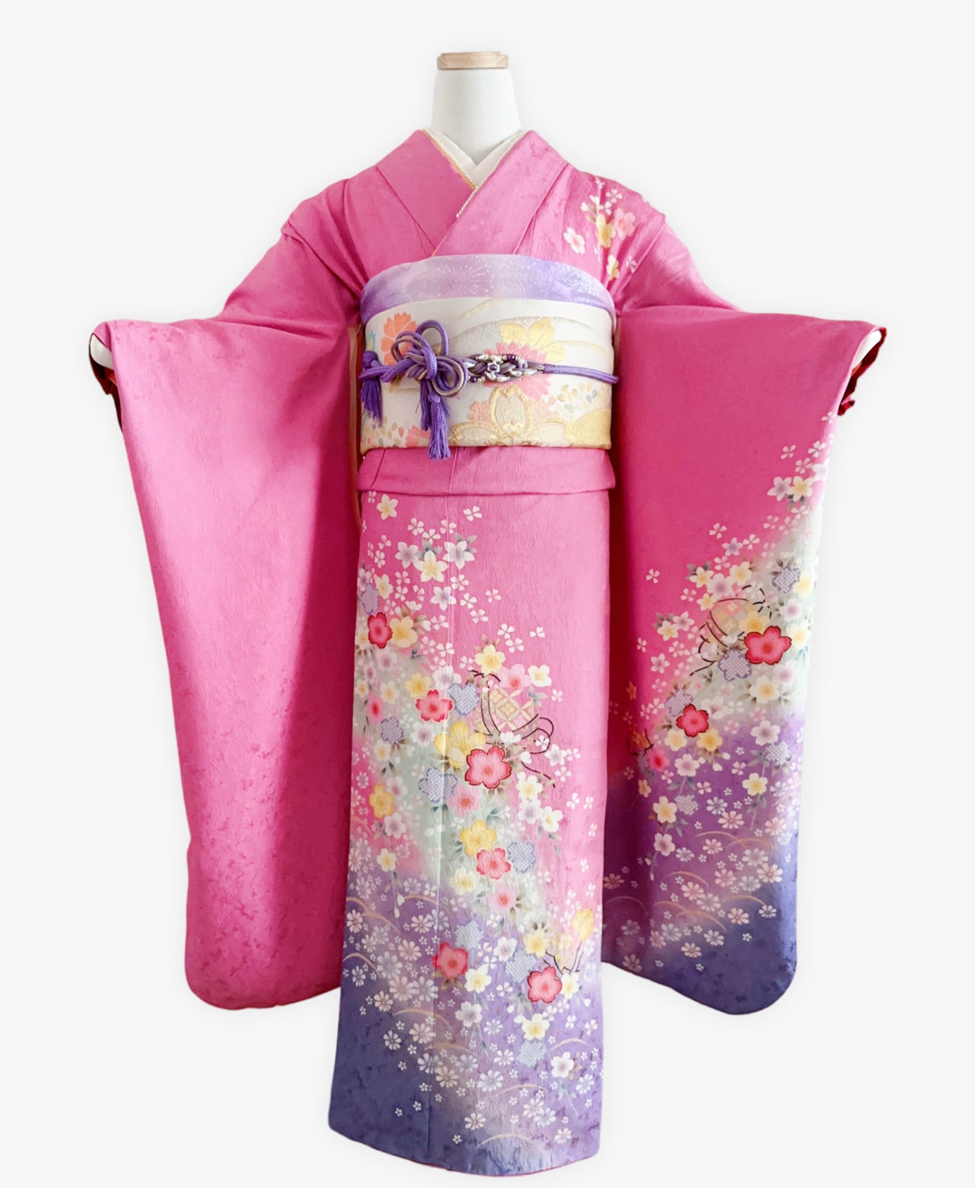 桃花色 ピンク系 暈し染め 手描き 桜吹雪 手鞠 振袖 着物レンタル 成人式振袖
