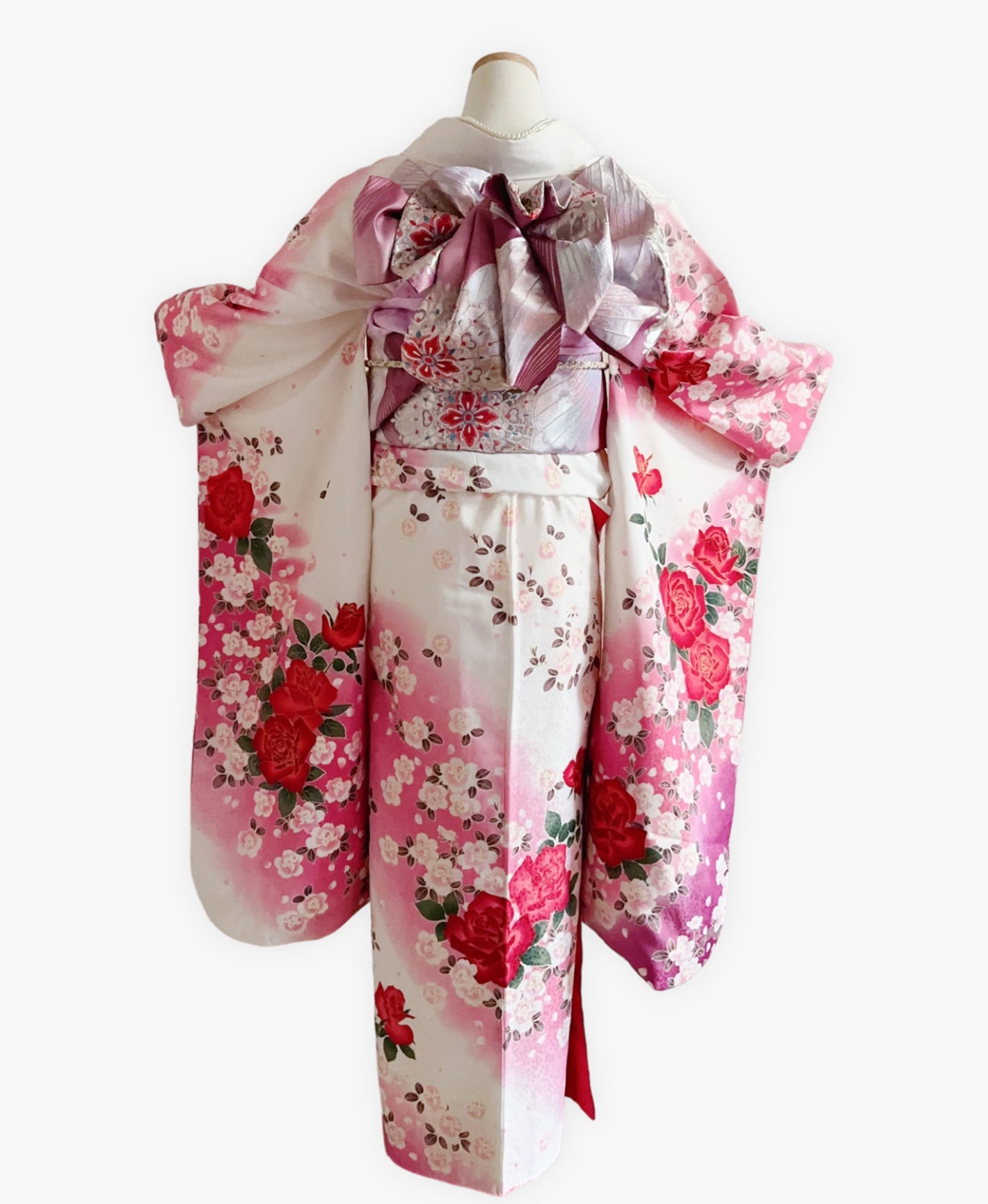 白色 ピンク系 暈し染め 薔薇 花吹雪 振袖 着物レンタル