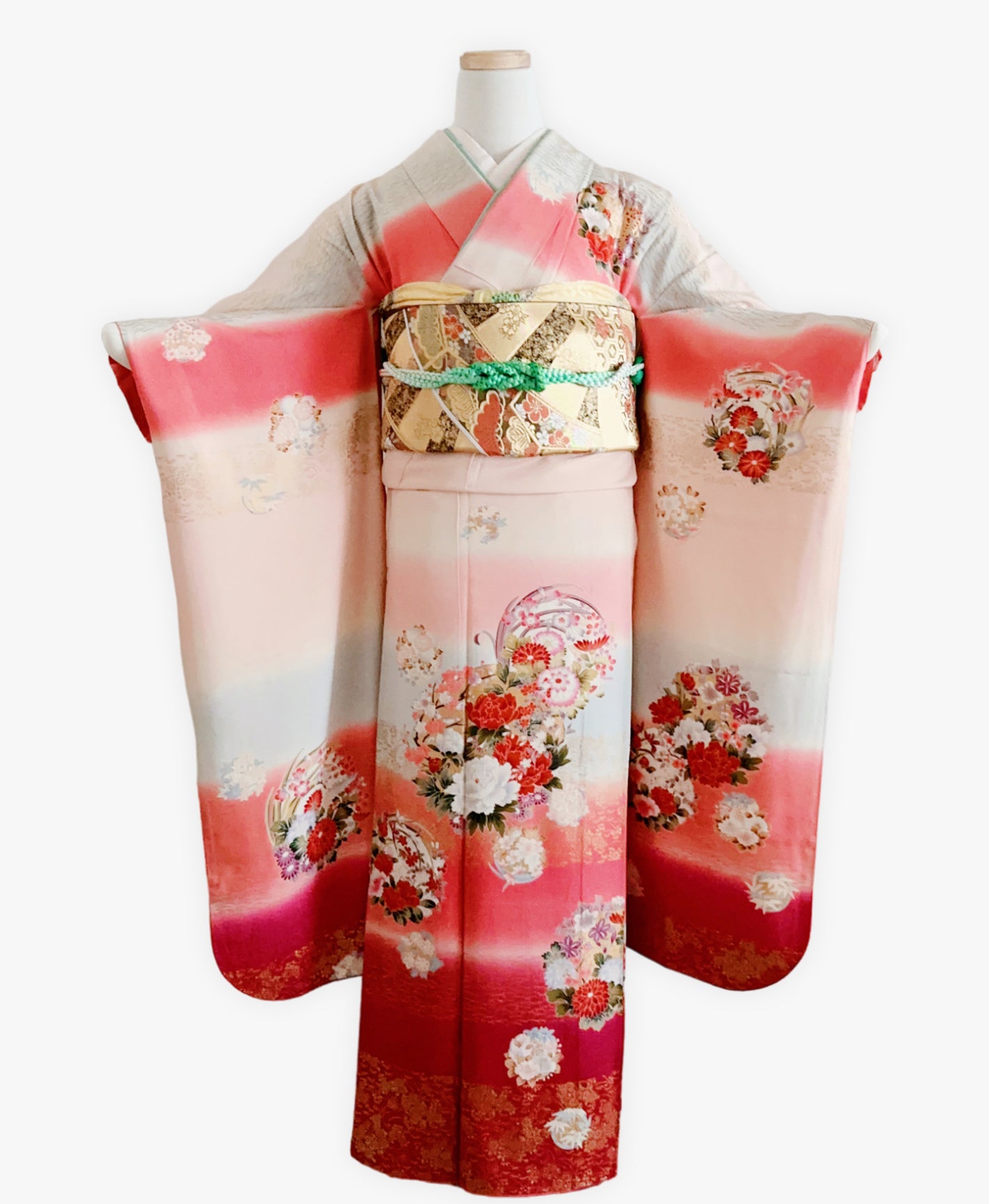 灰桜 ピンク系 暈し染め 金彩 花草 雪輪 振袖 着物レンタル