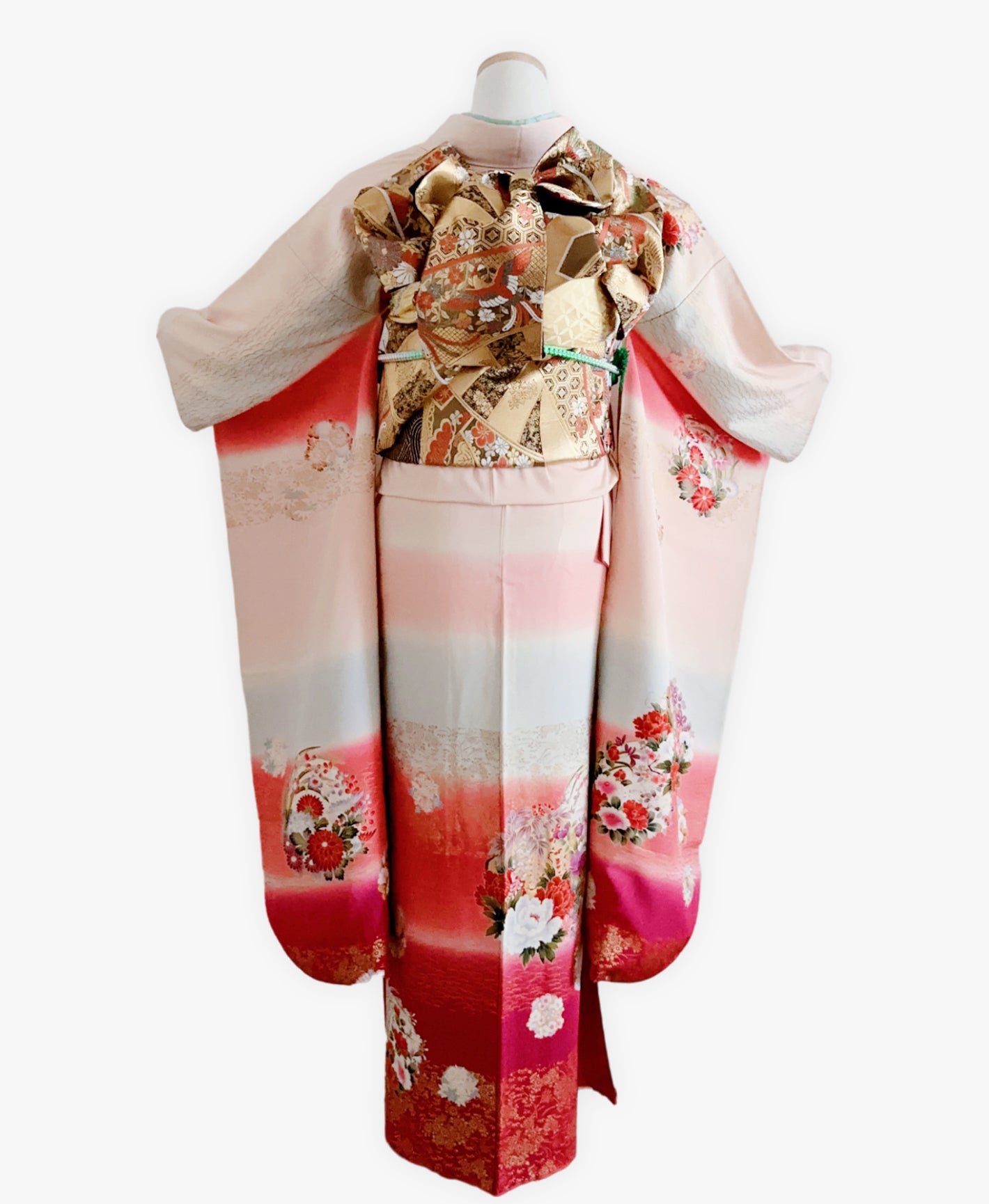 灰桜 ピンク系 暈し染め 金彩 花草 雪輪 振袖 着物レンタル