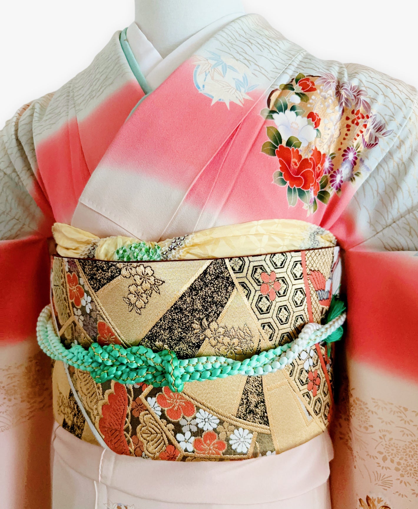 灰桜 ピンク系 暈し染め 金彩 花草 雪輪 振袖 着物レンタル