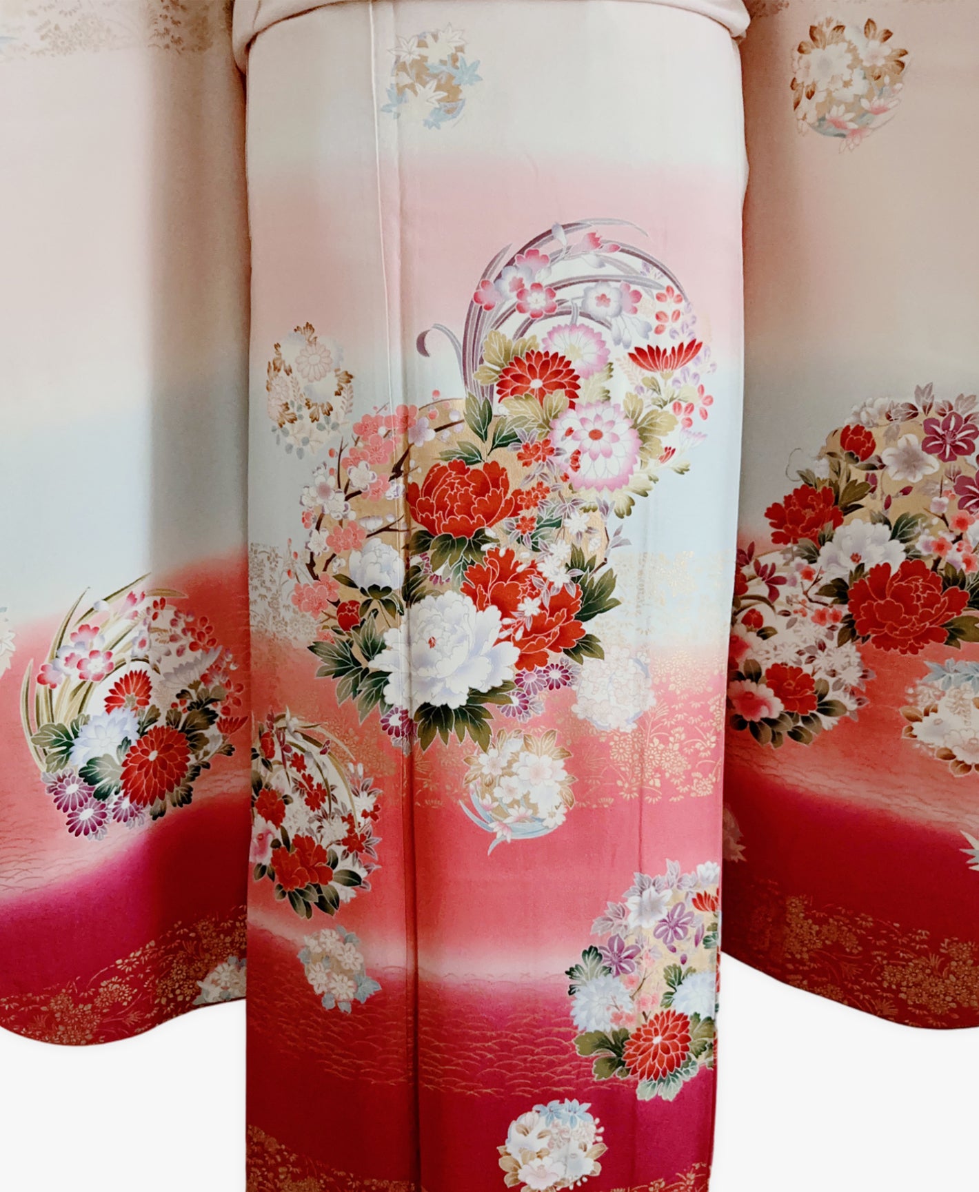灰桜 ピンク系 暈し染め 金彩 花草 雪輪 振袖 着物レンタル