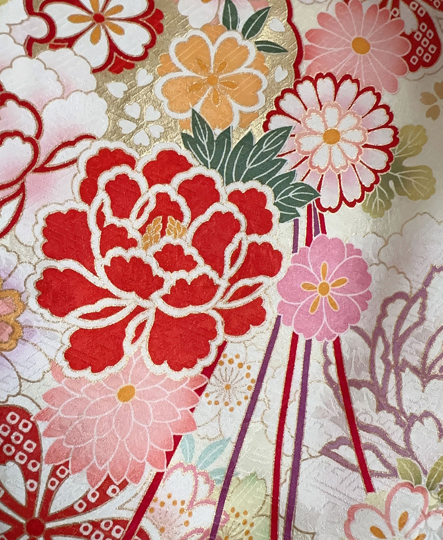 鳥の子色 黄系 暈し染め 駒刺繍 金彩 牡丹 菊 花草 流水 振袖 着物レンタル 成人式振袖