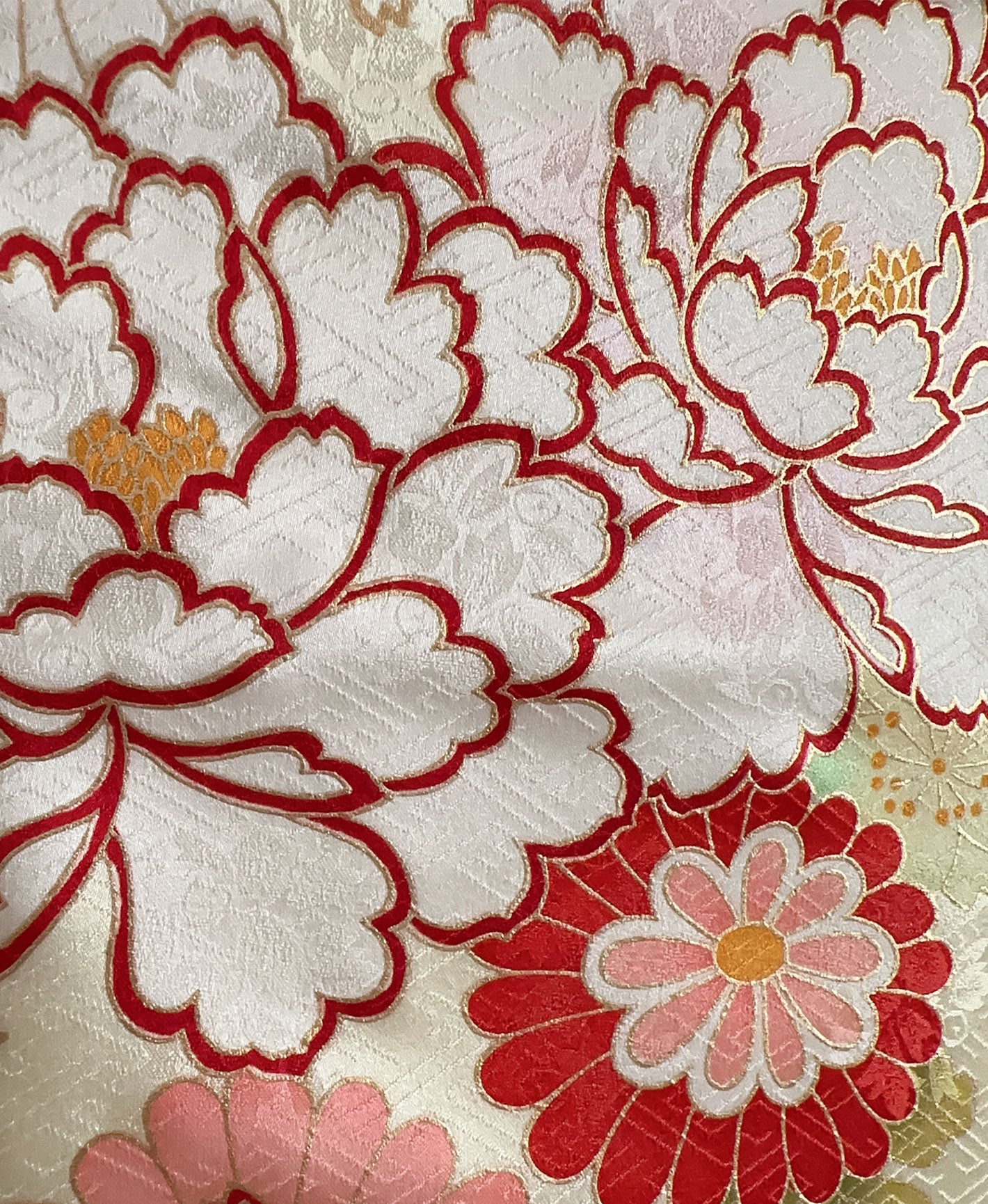 鳥の子色 黄系 暈し染め 駒刺繍 金彩 牡丹 菊 花草 流水 振袖 着物レンタル 成人式振袖