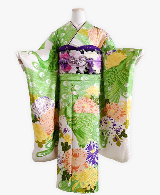 萌黄 緑系 暈し染め 駒刺繍 金彩 孔雀 牡丹 花草 振袖 着物レンタル